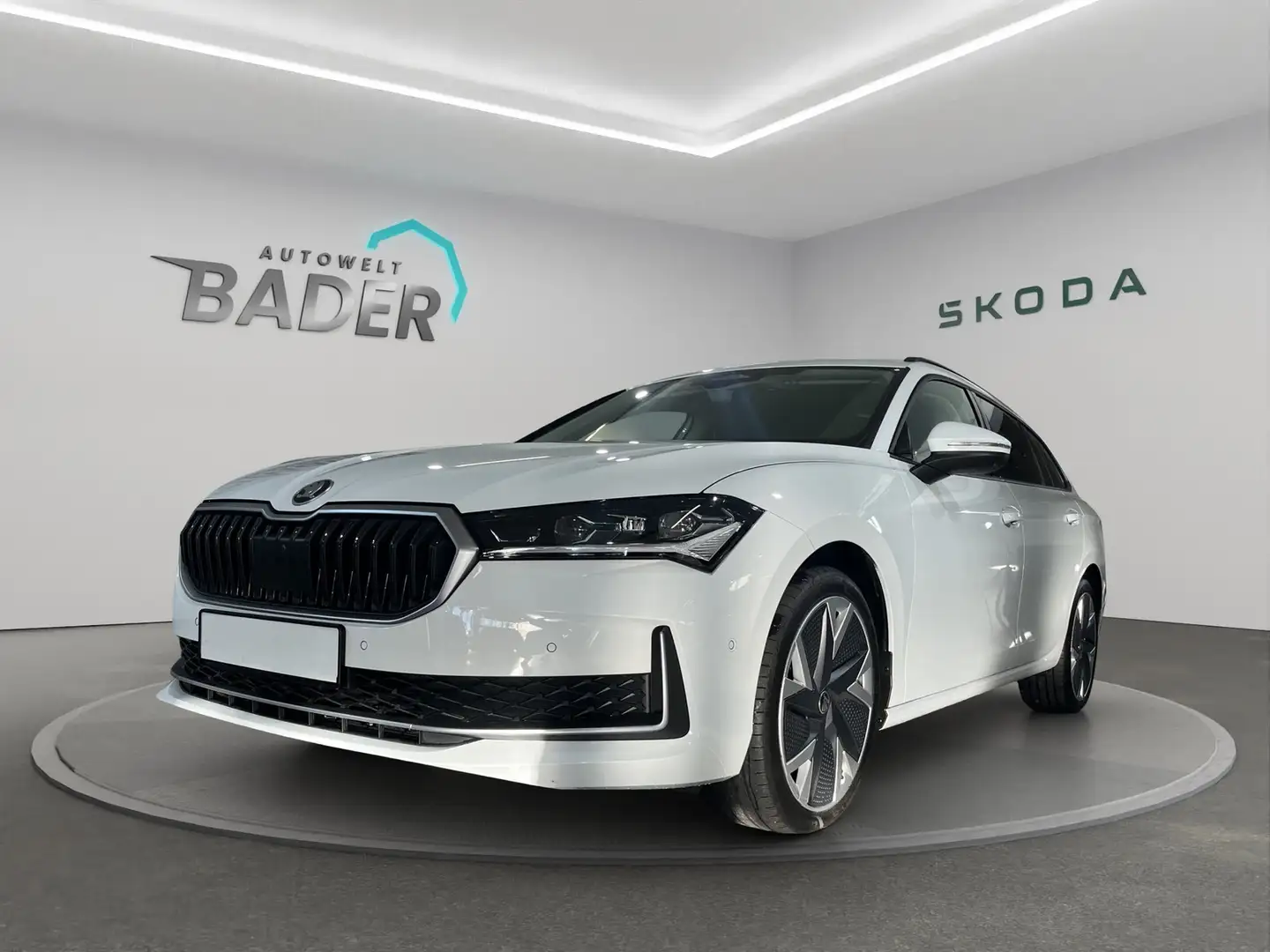 Skoda Superb COMBI 2.0 TDI Matrix ACC AHK Ambition Weiß - 1