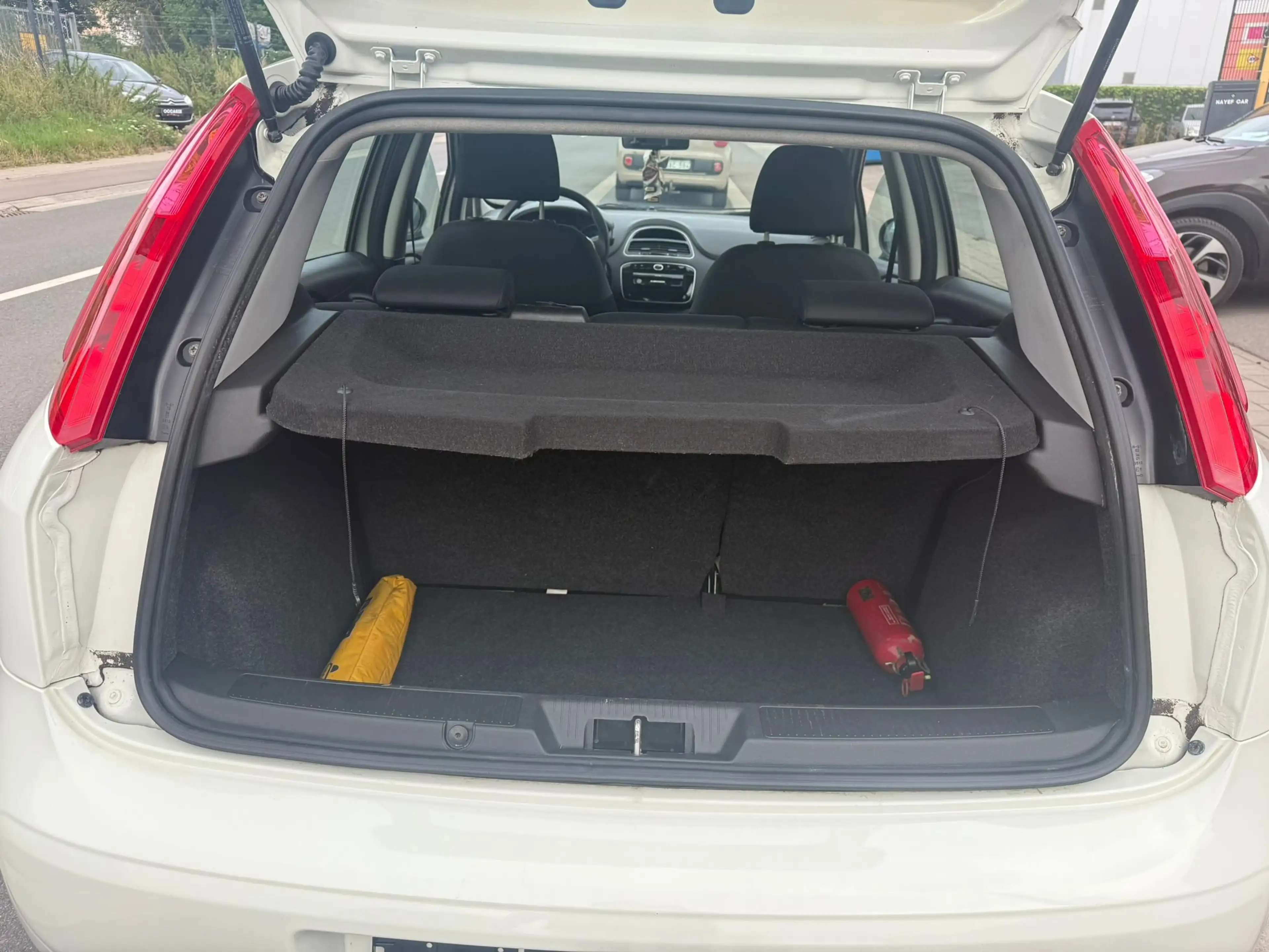 Fiat Punto 1.2i Easy**12M GARANTIE** — photo 8