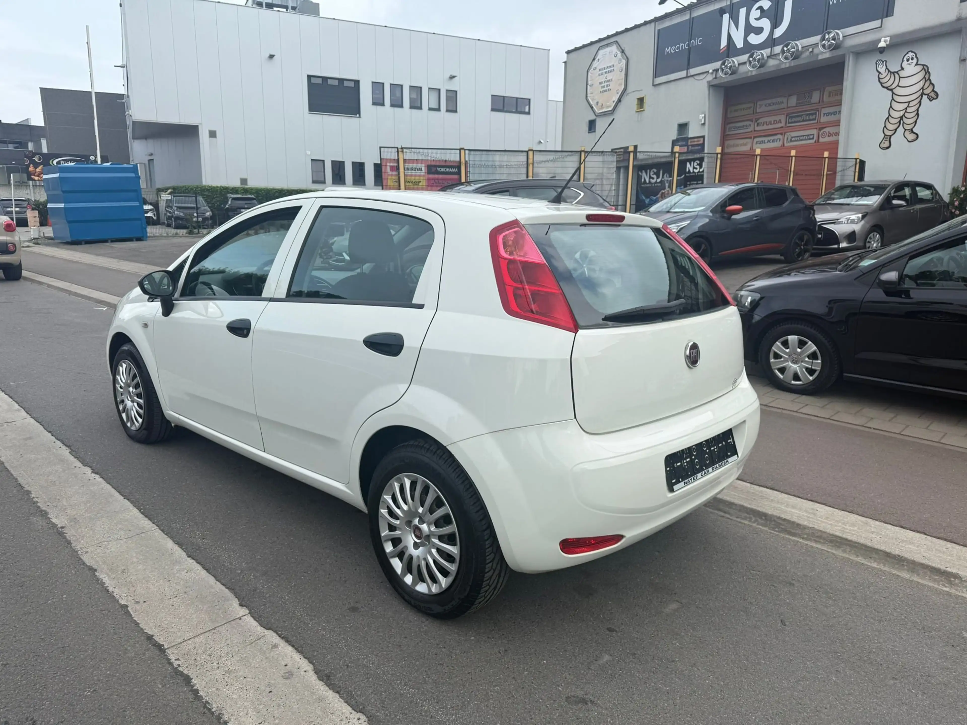 Fiat Punto 1.2i Easy**12M GARANTIE** — photo 9