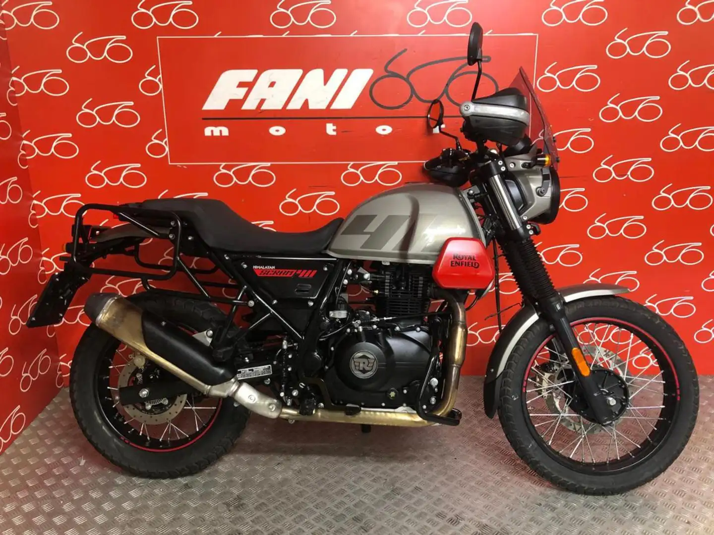Royal Enfield Scram 411 . Nero - 1