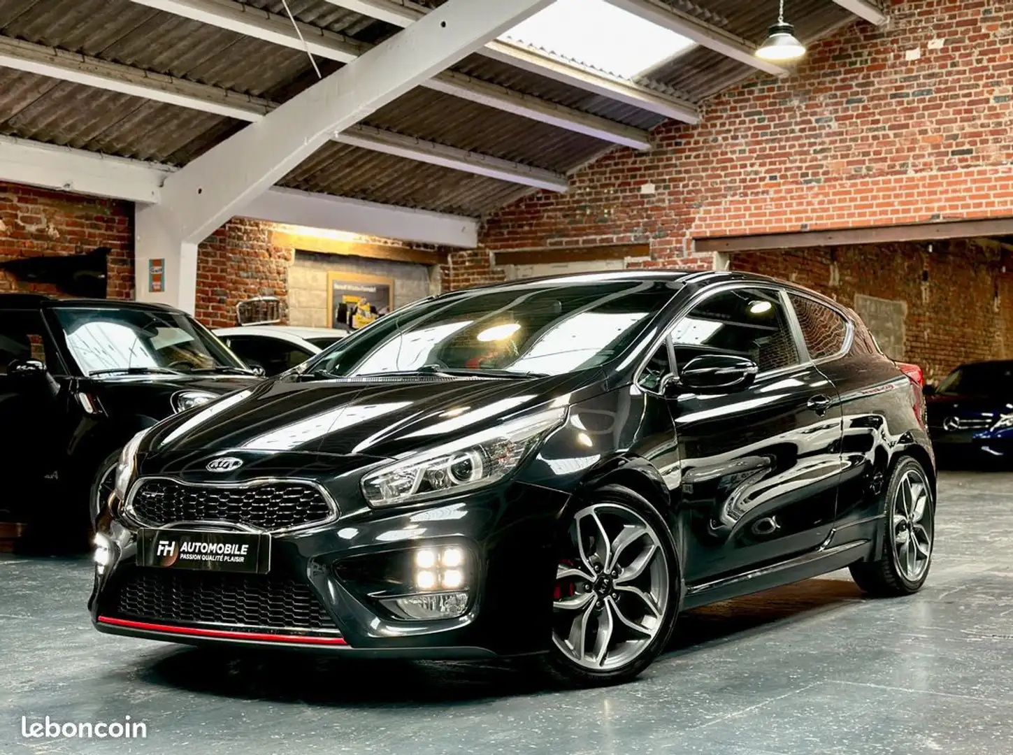 Kia ProCeed / pro_cee'd GT 1.6L 204 ch Bluetooth, Régulateur Carnet et his Noir - 1