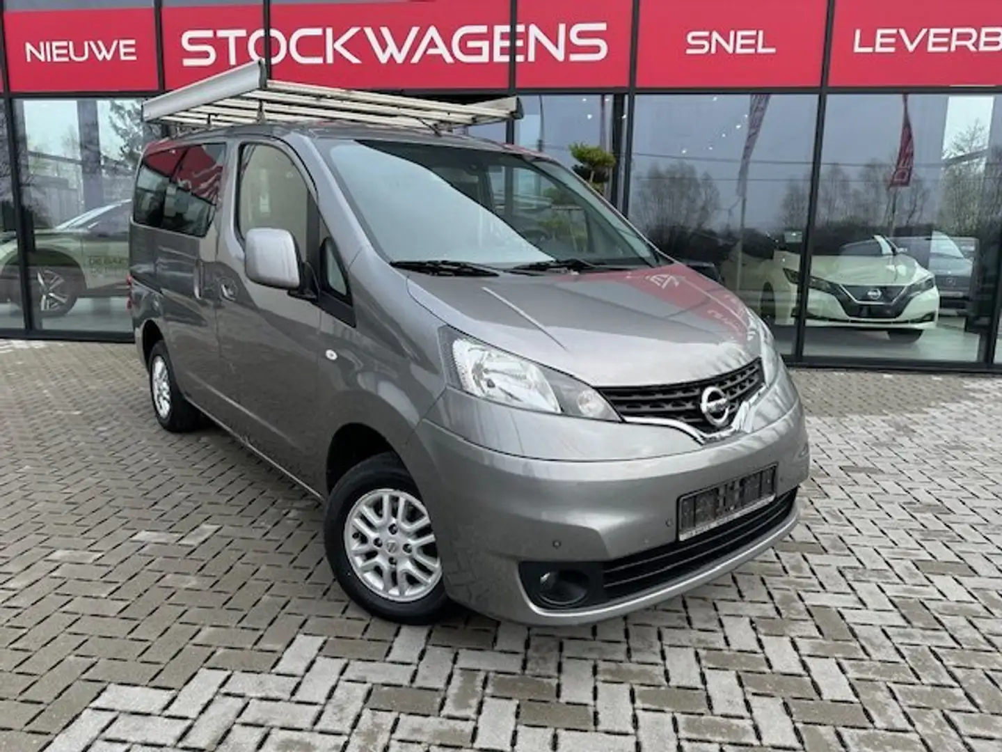 Nissan Evalia 1.5 dCi Connect Edition 1 jaar garantie Grijs - 1