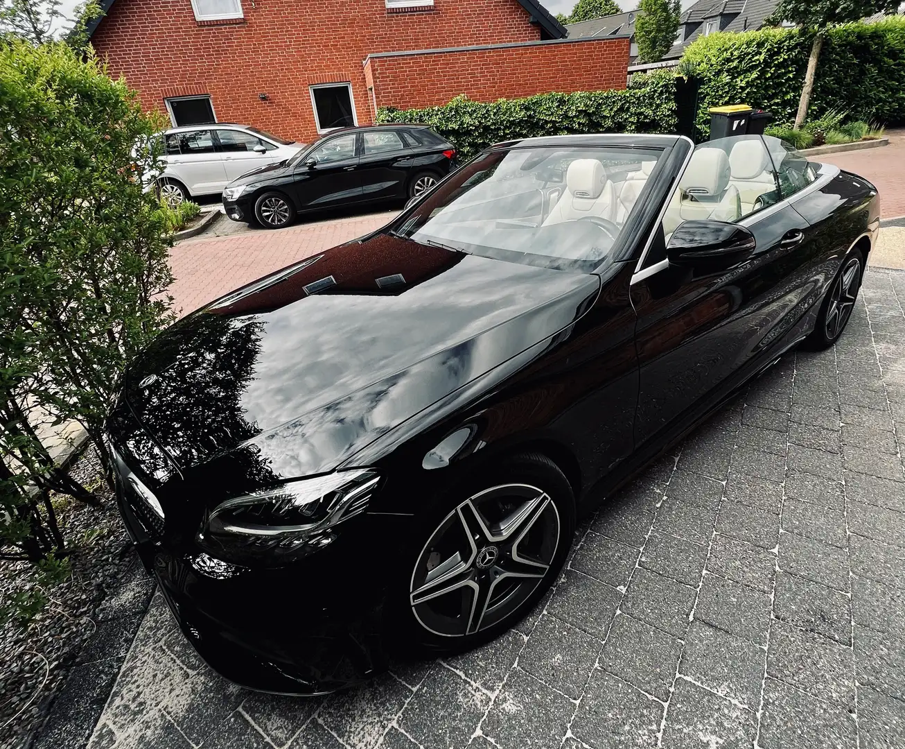 Mercedes-Benz C 180 C 180 CabrioAMG Line Schwarz - 1