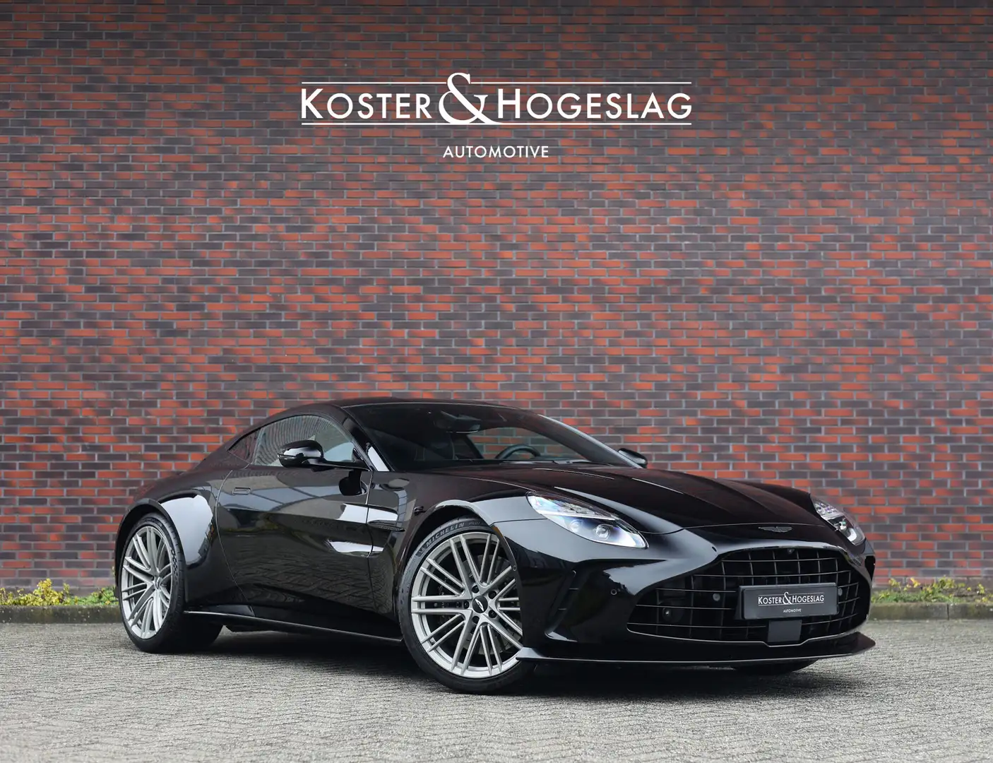 Aston Martin Vantage 4.0 V8 | Onyx Black Schwarz - 1