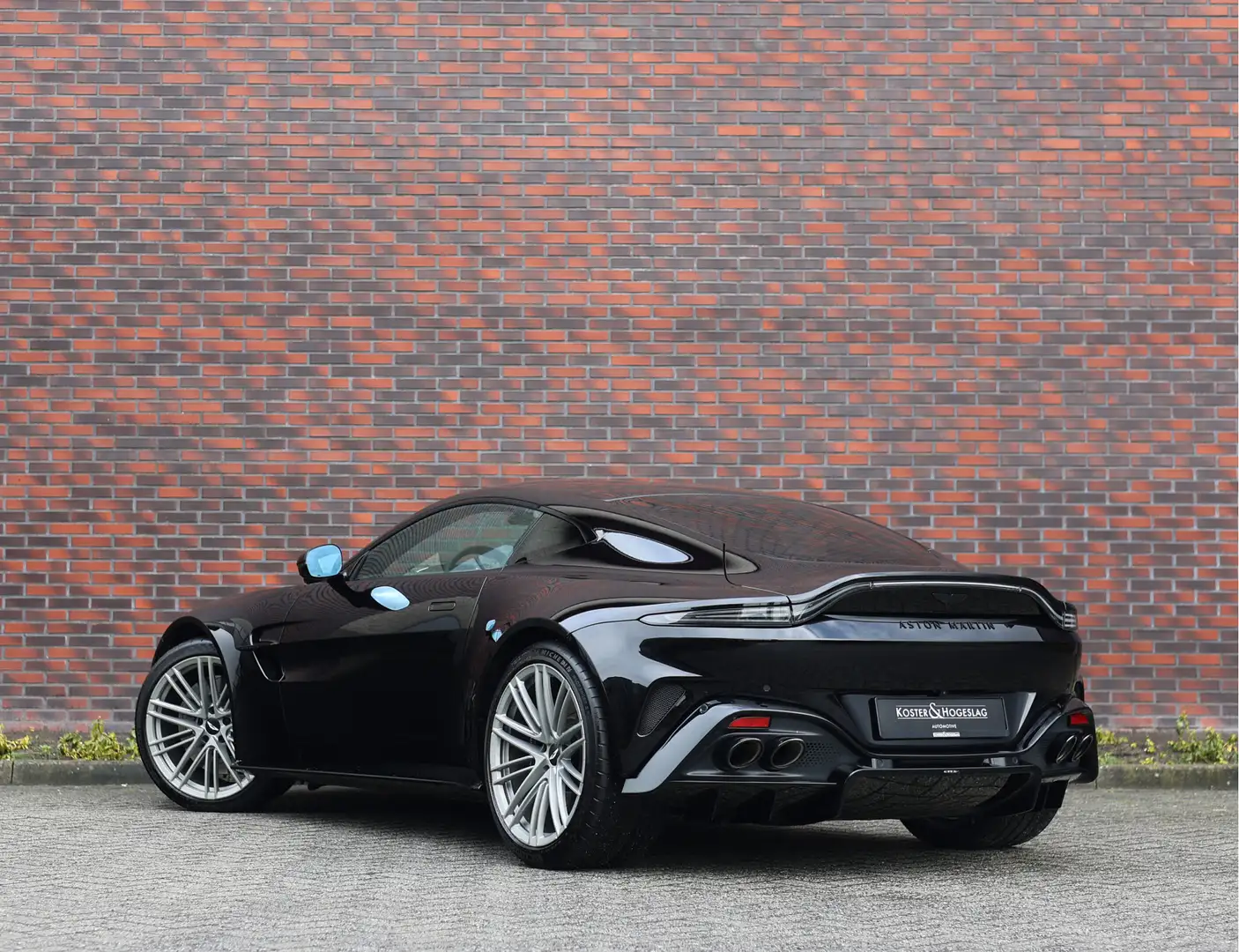 Aston Martin Vantage 4.0 V8 | Onyx Black Schwarz - 2