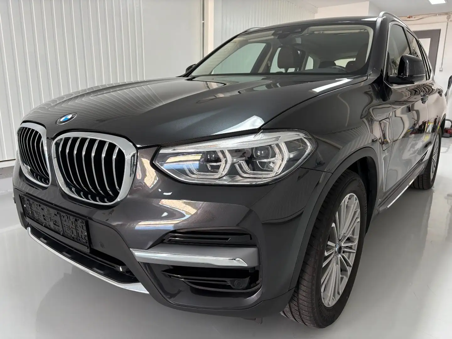 BMW X3 xDrive 30 e Luxury Line/LED/Leder/Navi/AHK Gris - 1