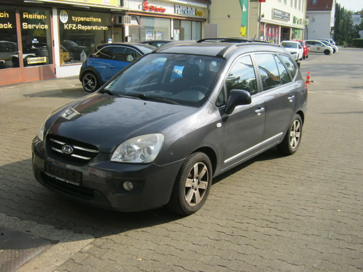 Kia Carens 2.0 CRDi Automatik/Klimaautom./Allwetterb Schwarz - 1