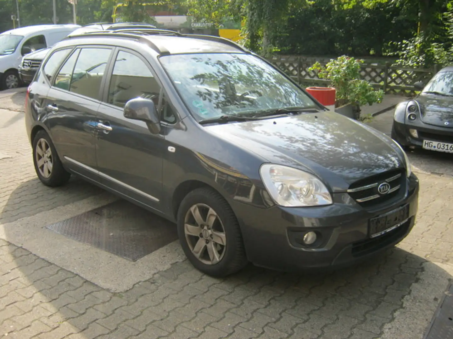 Kia Carens 2.0 CRDi Automatik/Klimaautom./Allwetterb Schwarz - 2