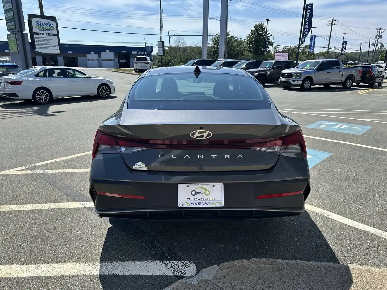 Hyundai ELANTRA photo Hyundai ELANTRA