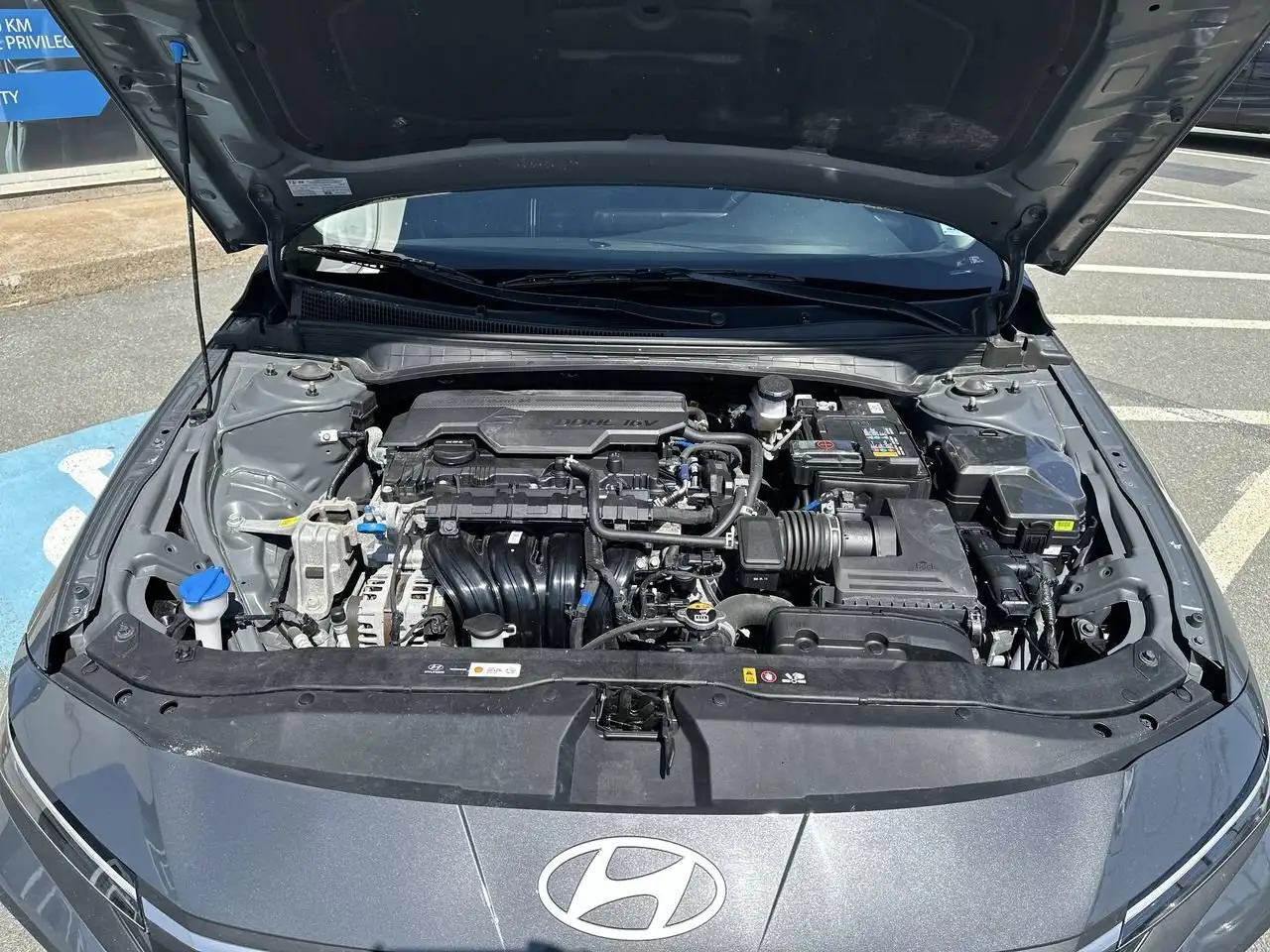 Hyundai ELANTRA photo Hyundai ELANTRA