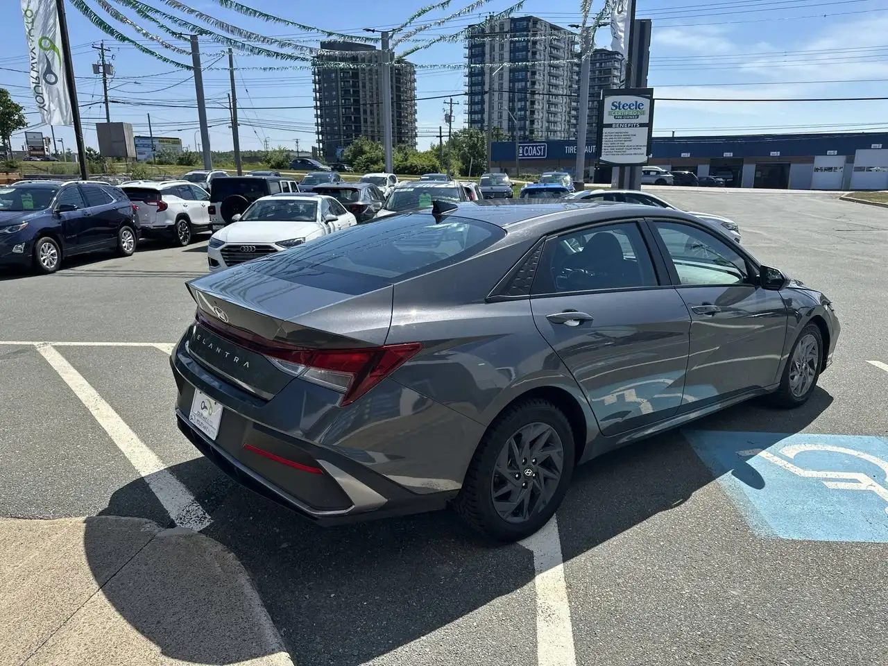 Hyundai ELANTRA photo Hyundai ELANTRA