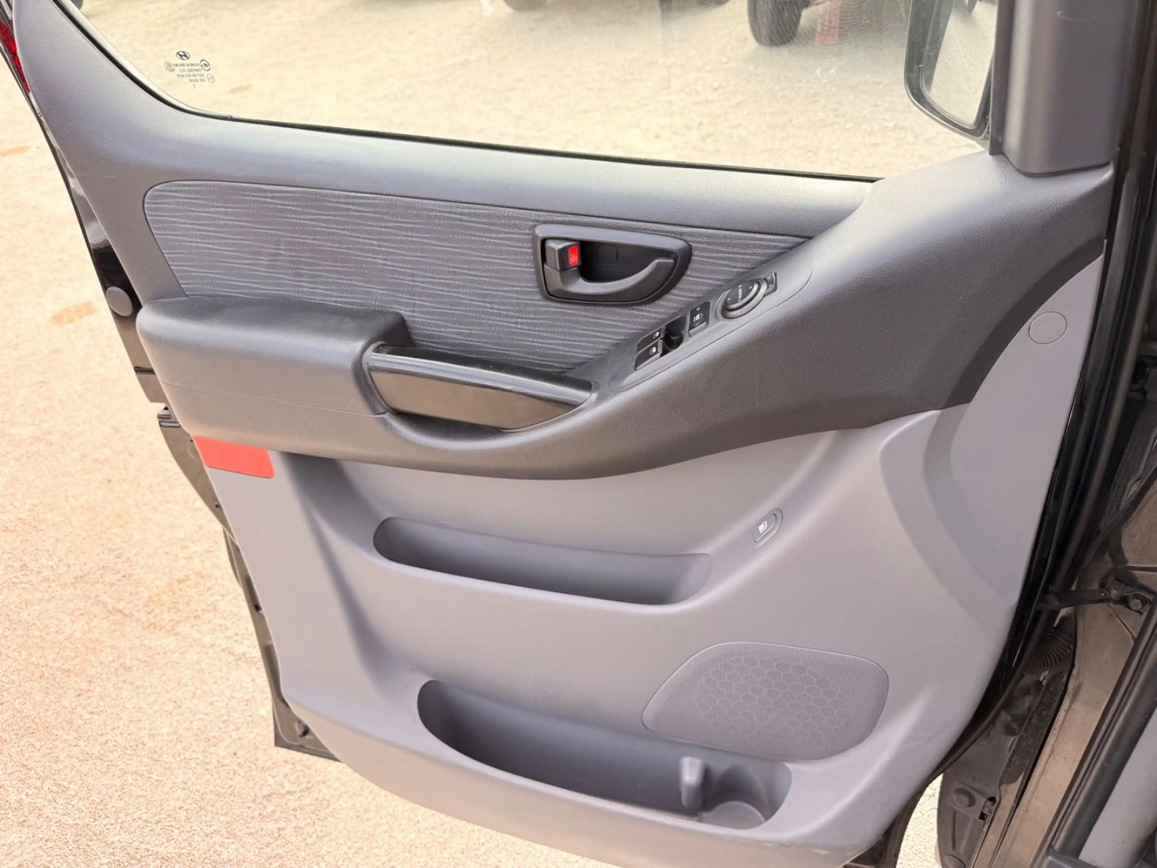 Hyundai H-1 Kasten,Klima,AHK,TÜV 11.2027 — photo 34