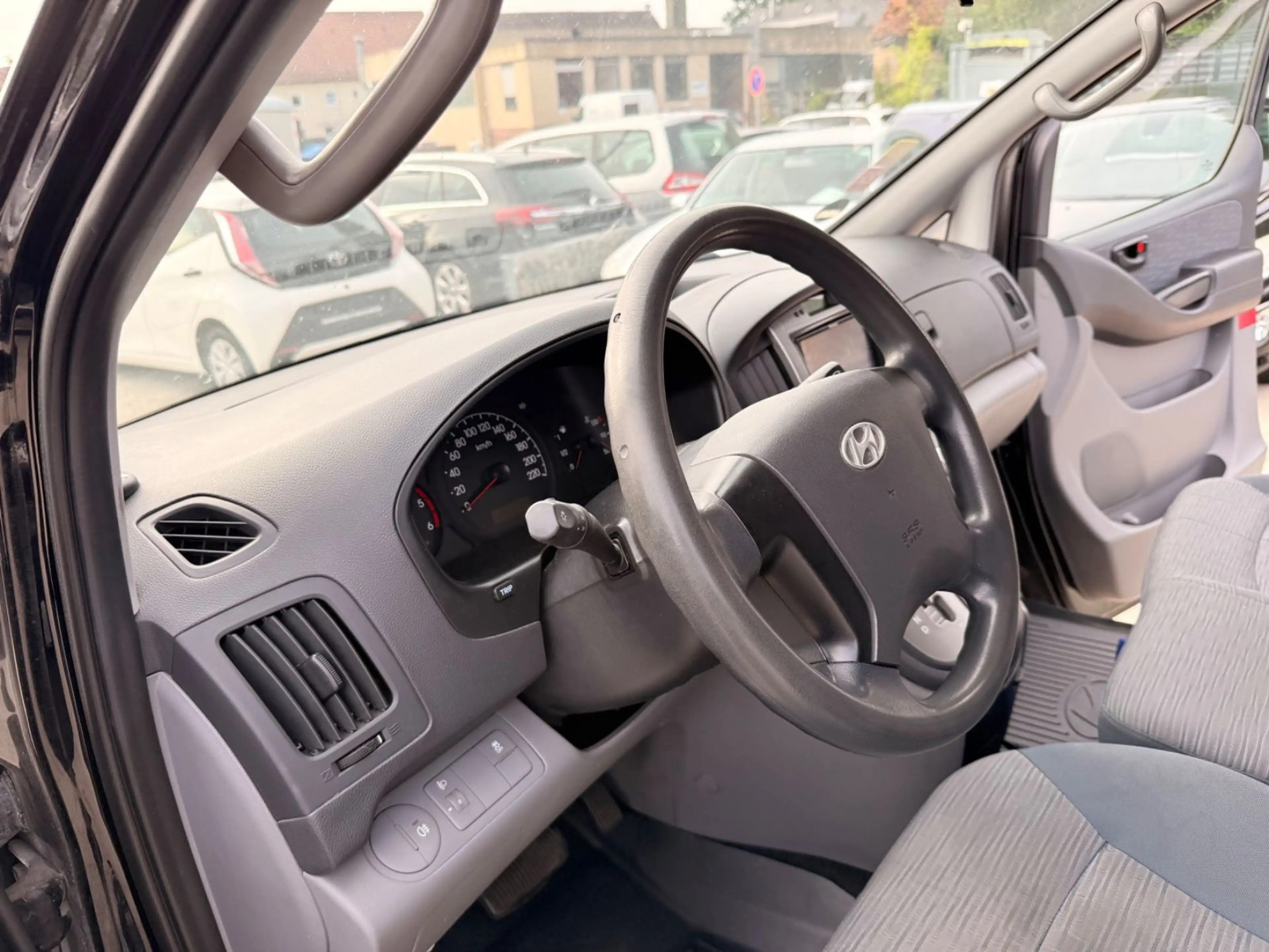 Hyundai H-1 Kasten,Klima,AHK,TÜV 11.2027 — photo 25
