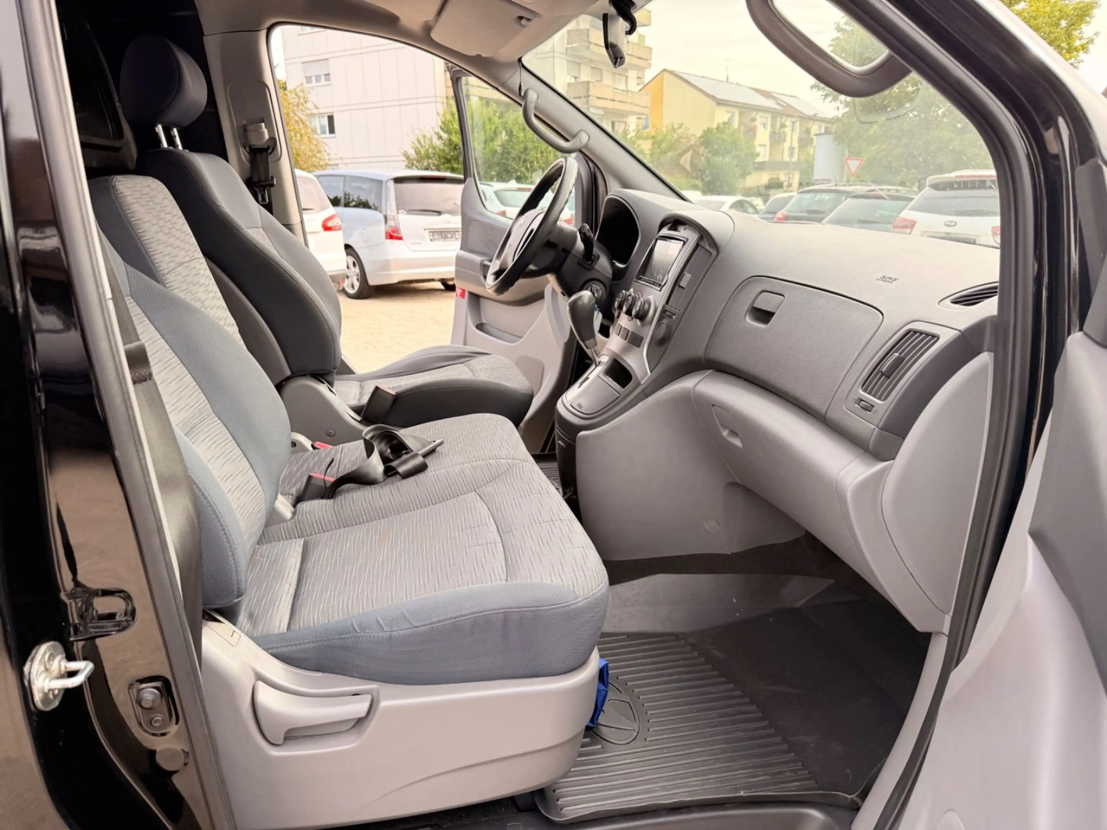 Hyundai H-1 Kasten,Klima,AHK,TÜV 11.2027 — photo 22