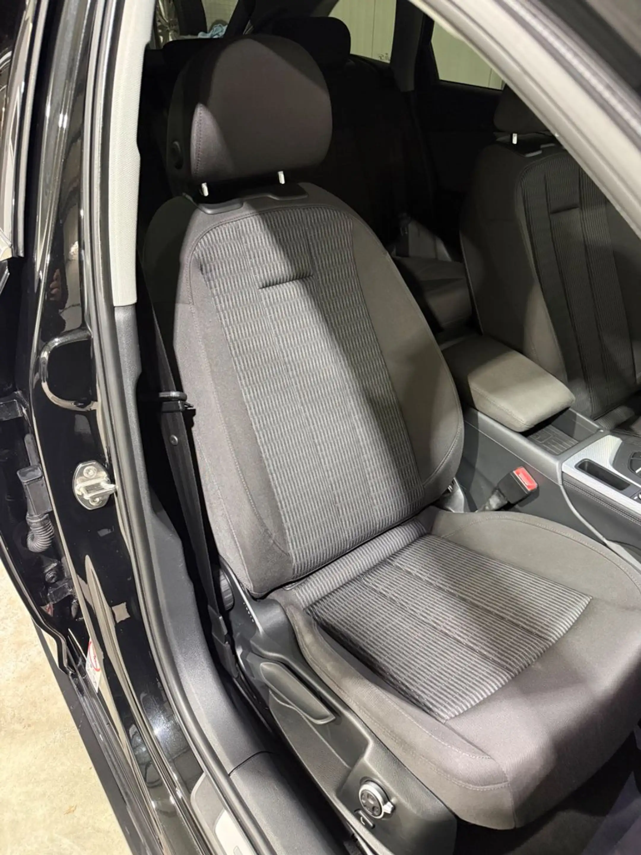 Audi A4 Avant 35 TDI S-Line design, Standhzg, Massage — photo 12
