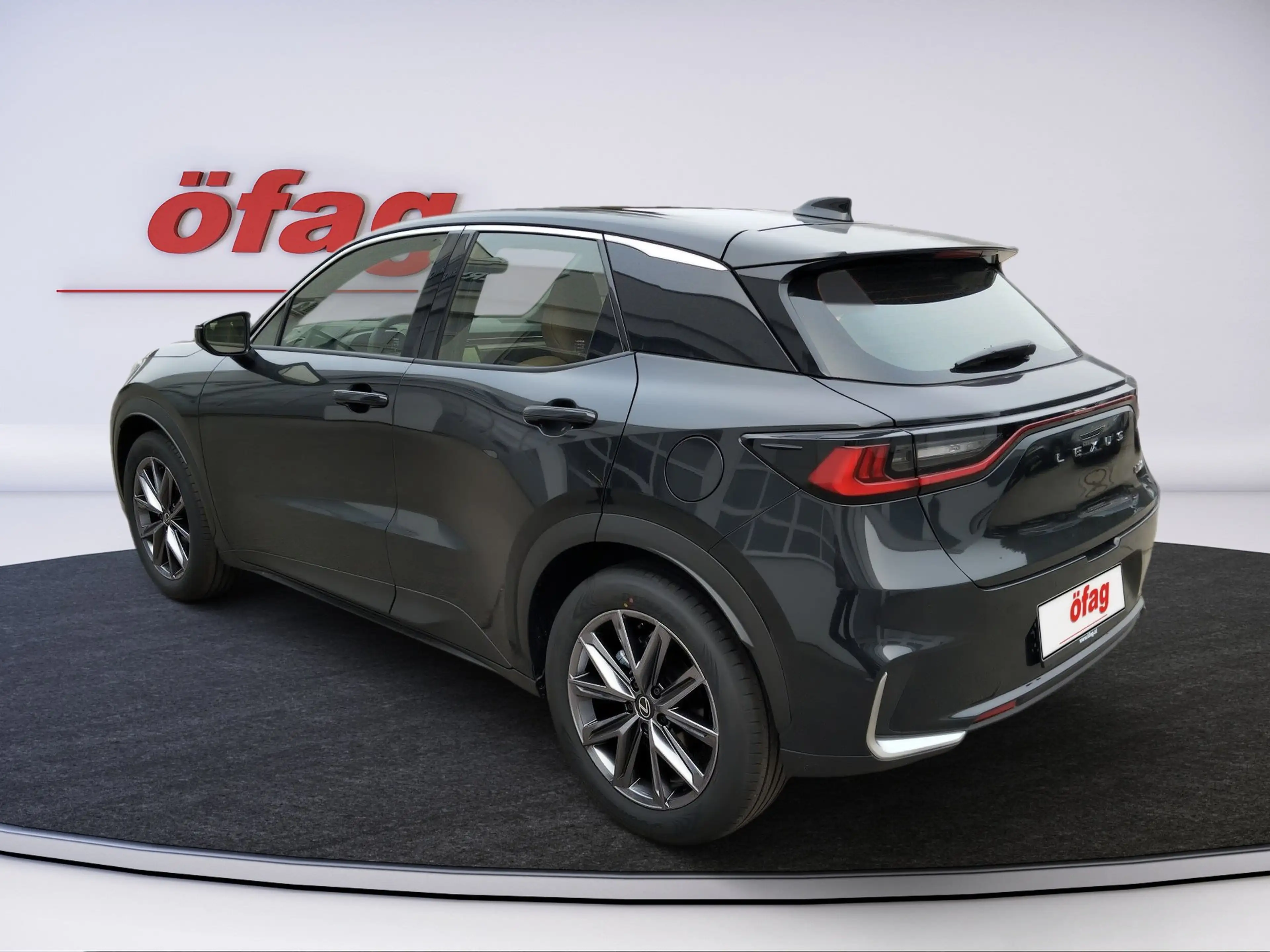 Lexus LBX 1.5 HEV 1.4kWh Elegant Black Edition Aut. LM — photo 4
