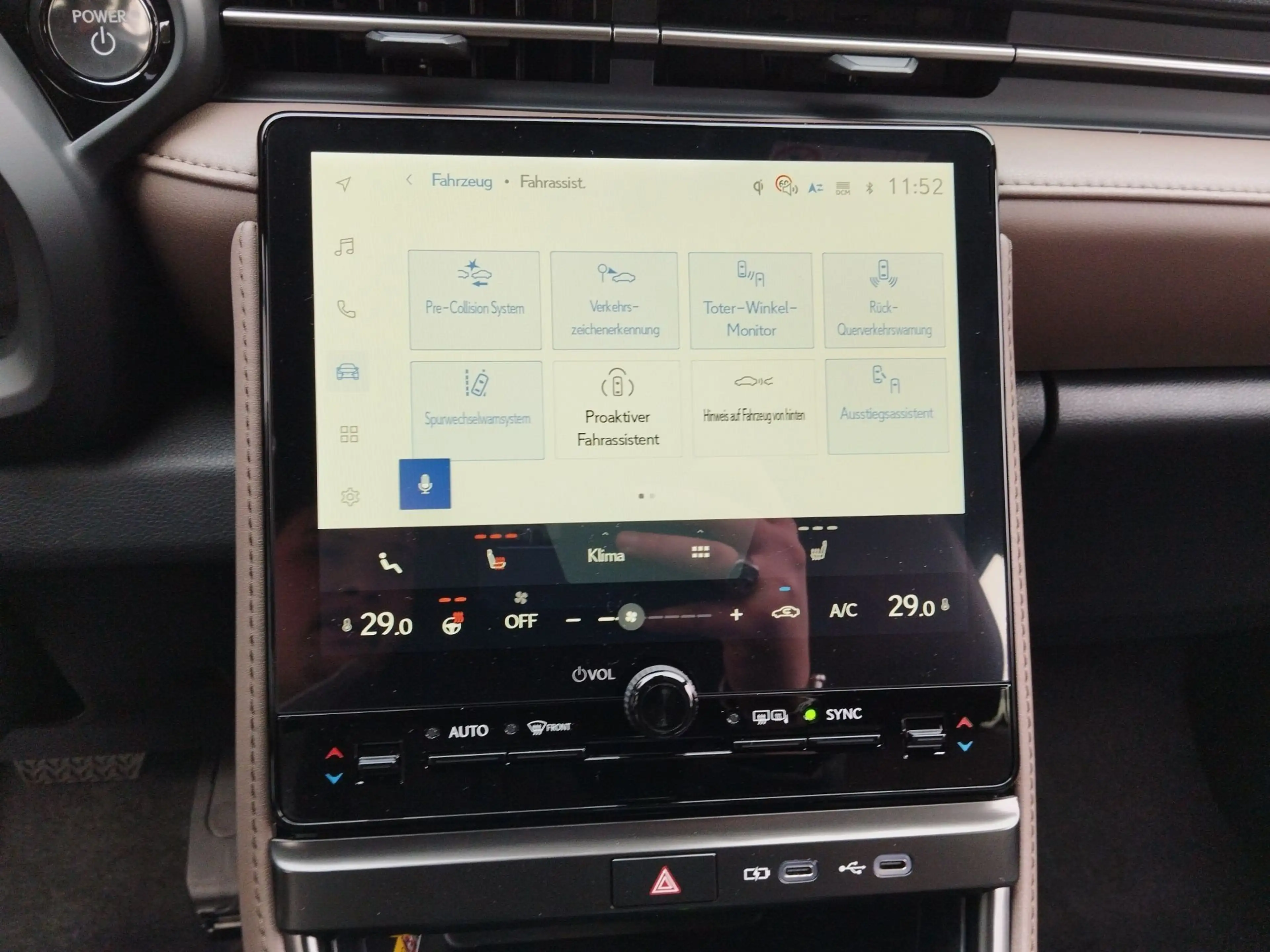 Lexus LBX 1.5 HEV 1.4kWh Elegant Black Edition Aut. LM — photo 12