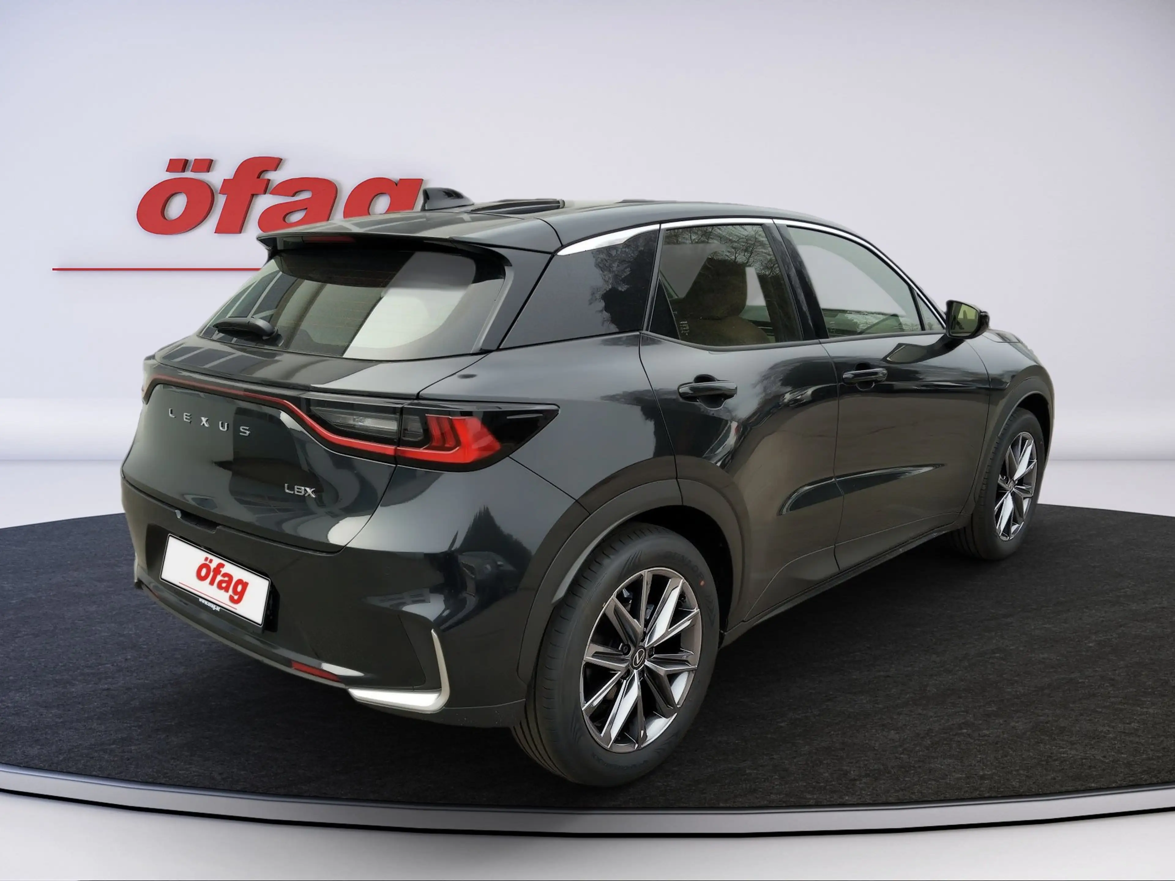 Lexus LBX 1.5 HEV 1.4kWh Elegant Black Edition Aut. LM — photo 6