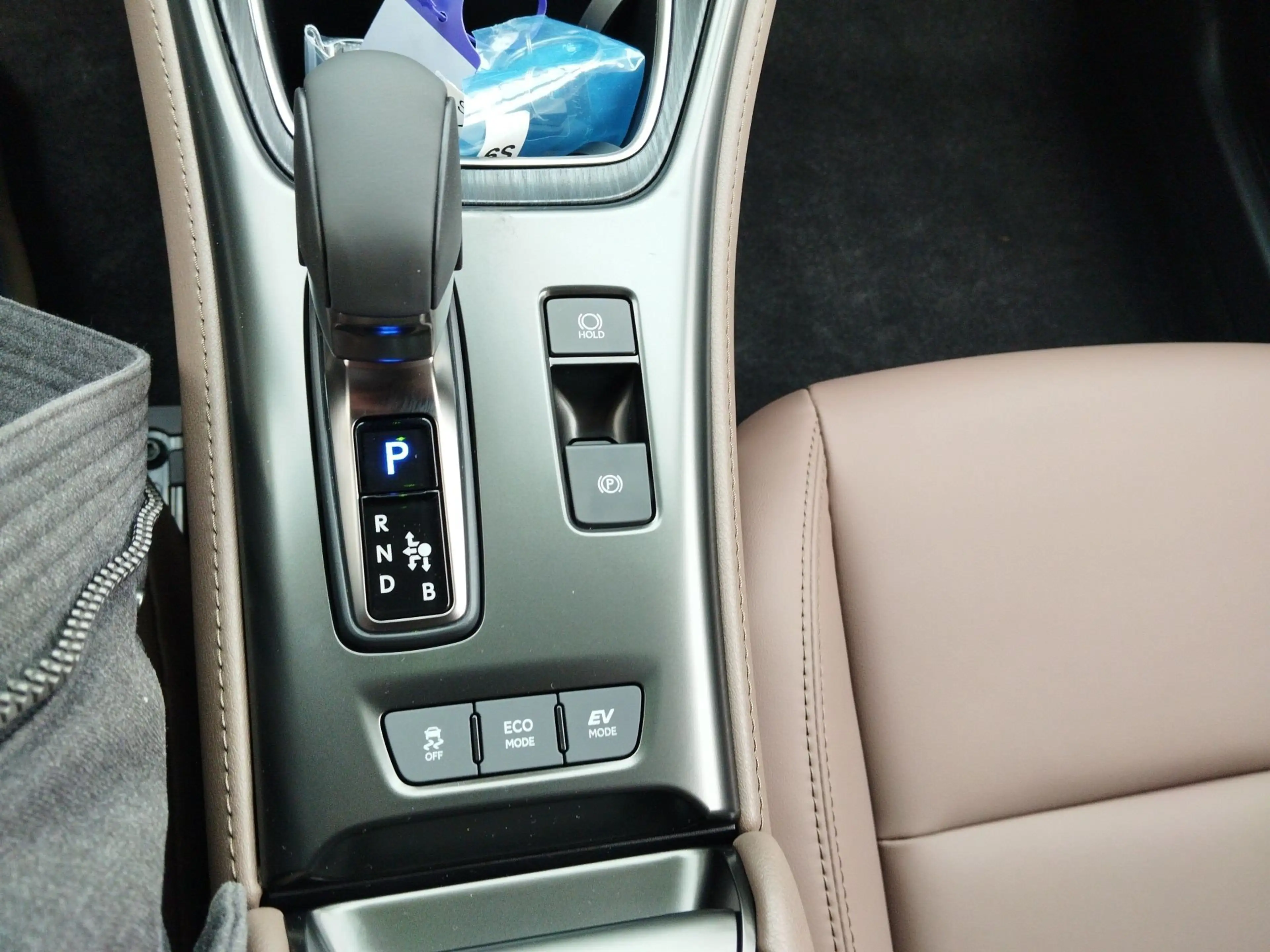 Lexus LBX 1.5 HEV 1.4kWh Elegant Black Edition Aut. LM — photo 13