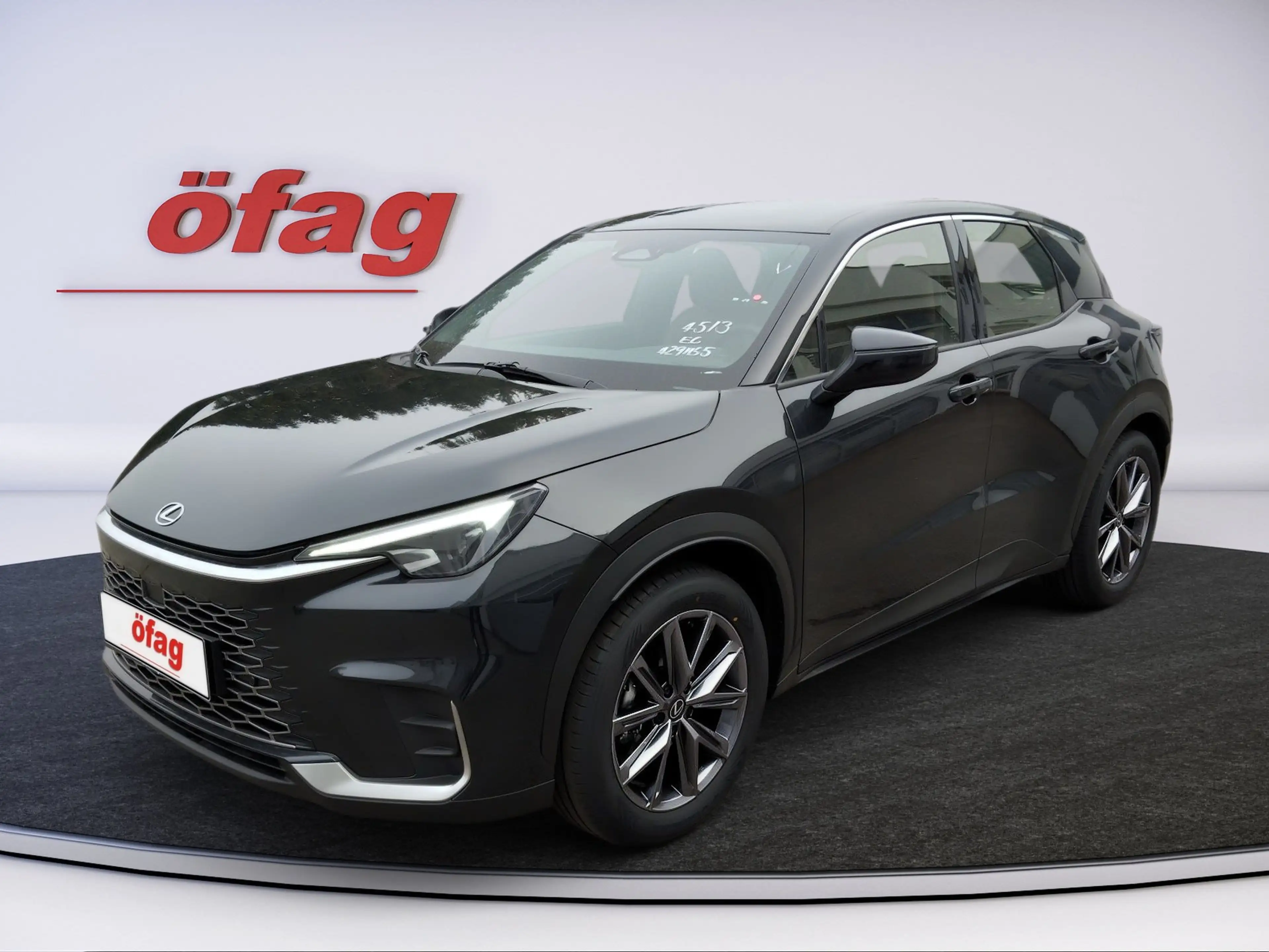 Lexus LBX 1.5 HEV 1.4kWh Elegant Black Edition Aut. LM — photo 2
