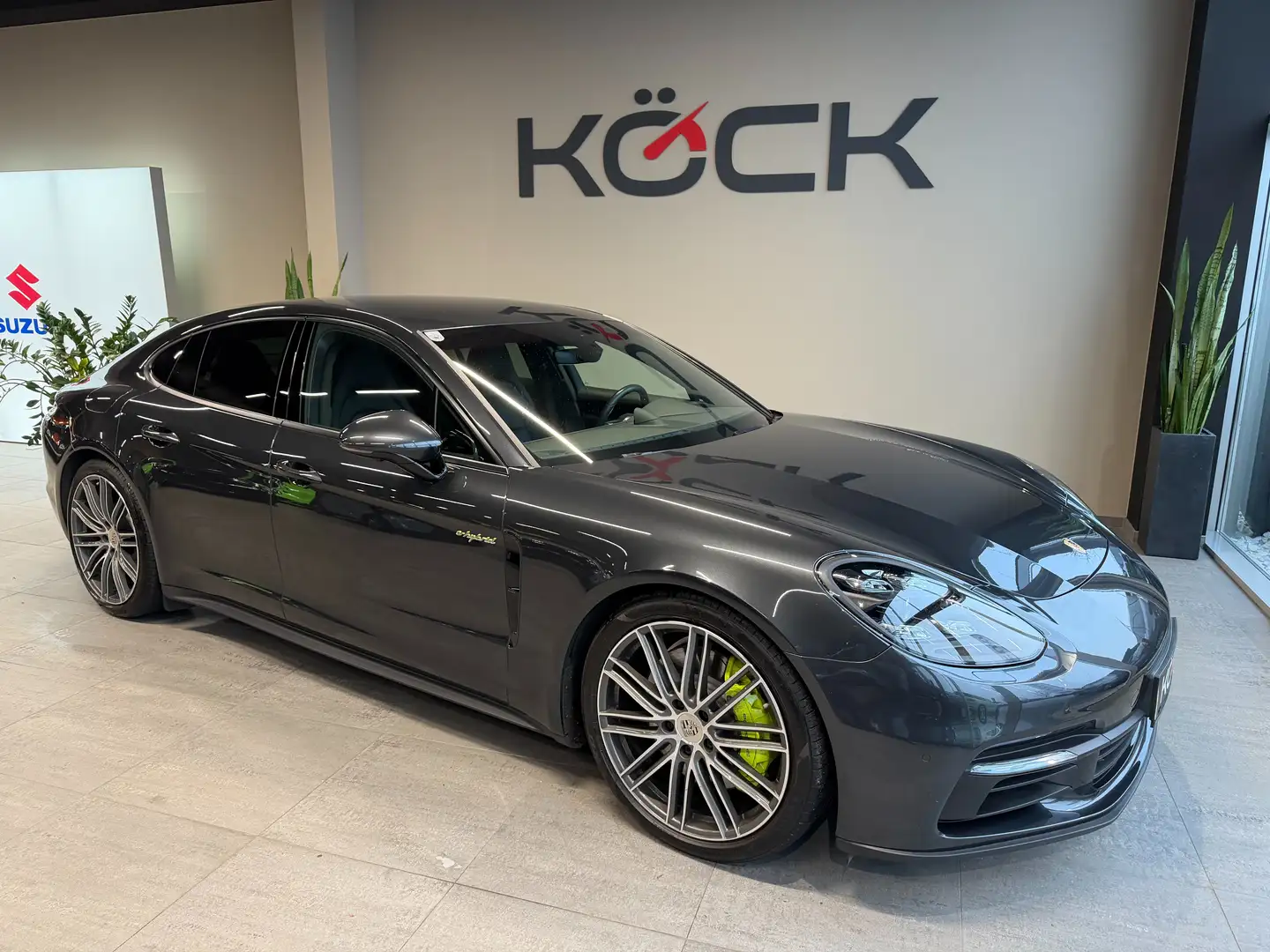 Porsche Panamera 4 E-Hybrid Grau - 1