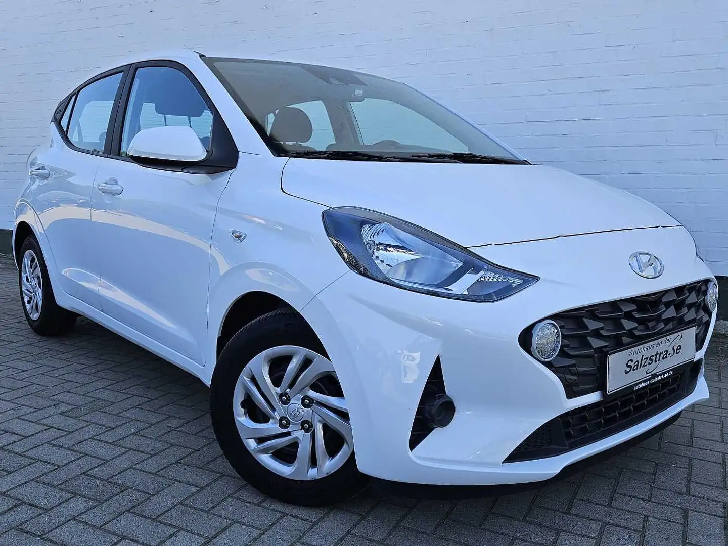 Hyundai i10 1.0*Winterpaket*Klimaautomatic* Weiß - 2