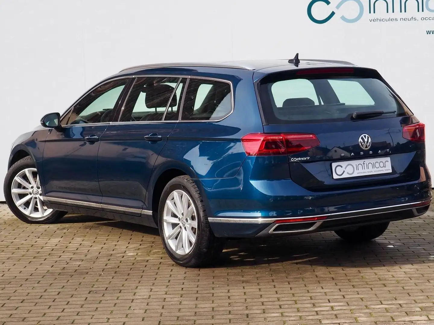 Volkswagen Passat Variant 2.0 TDI 150 DSG7 Elegance + Toit Pano + Cuir Bleu - 2