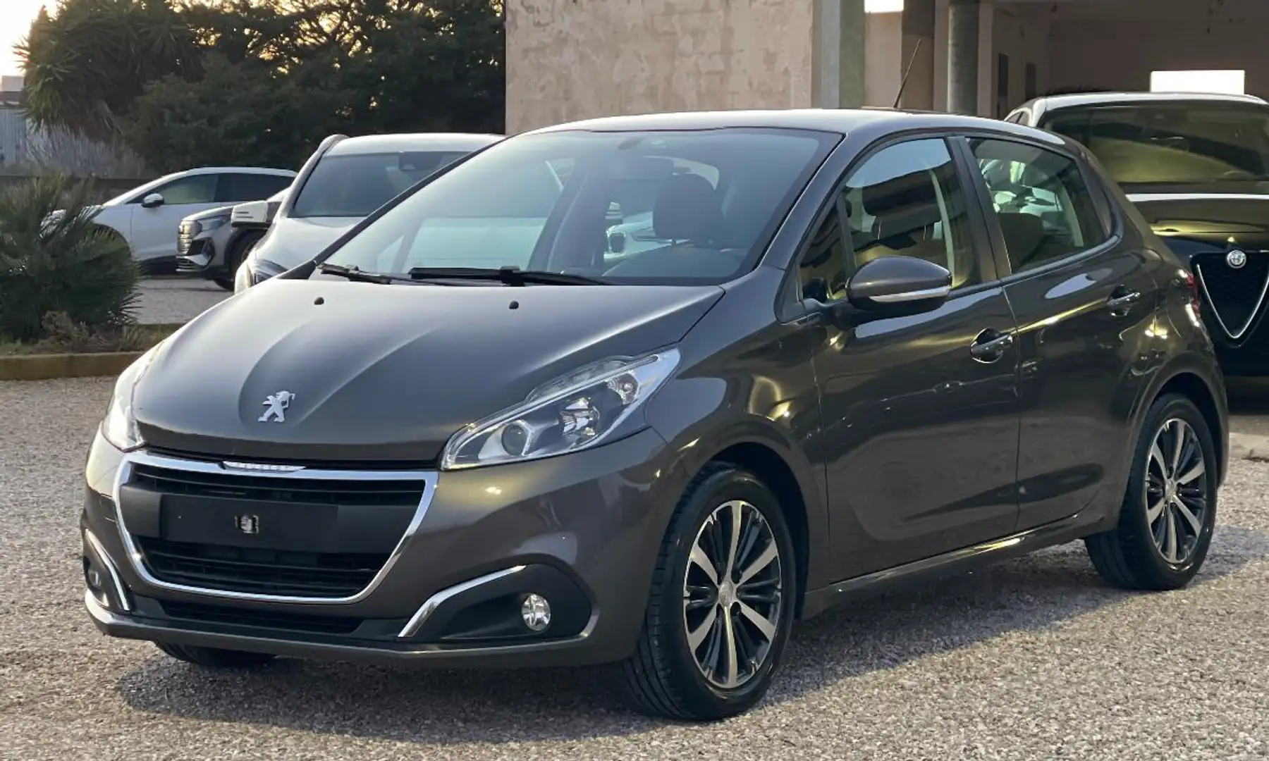 Peugeot 208 1.2 VTi 82 CV 5p. Active Grijs - 2
