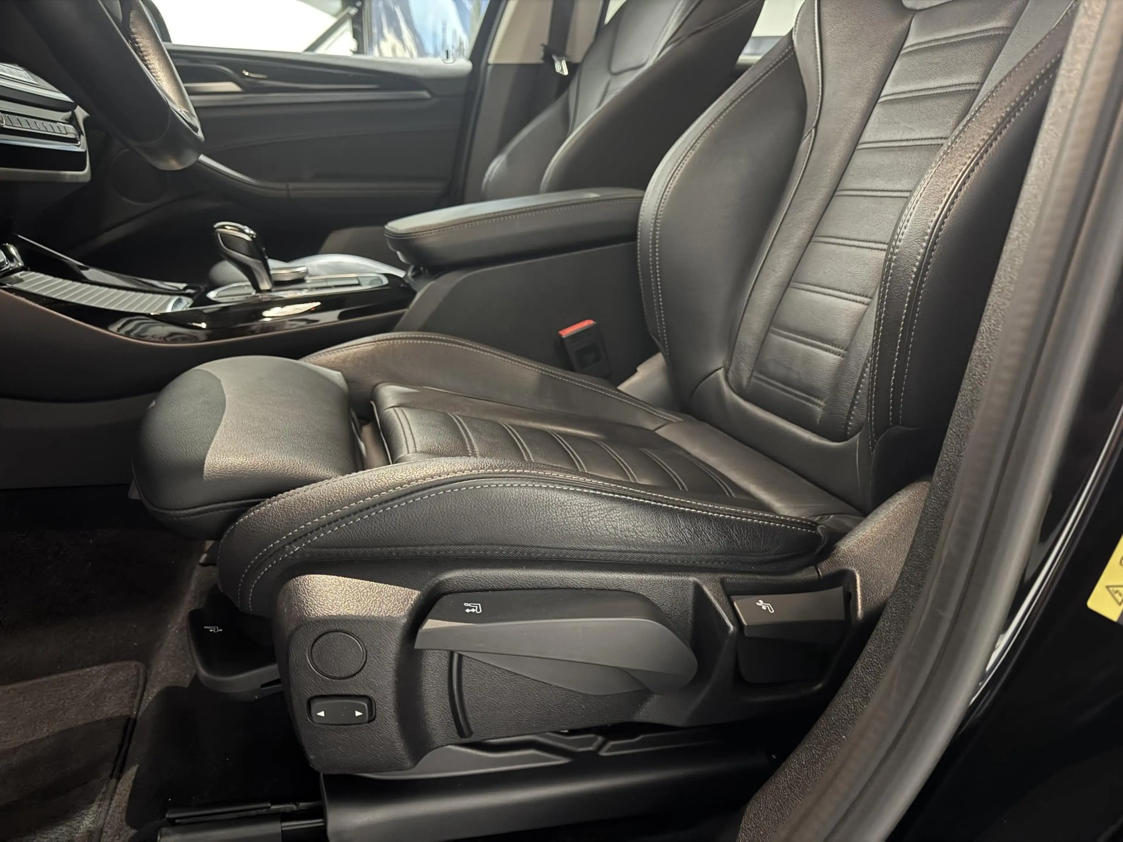 BMW X3 xDrive30e Business | navi | leder | led | — photo 8