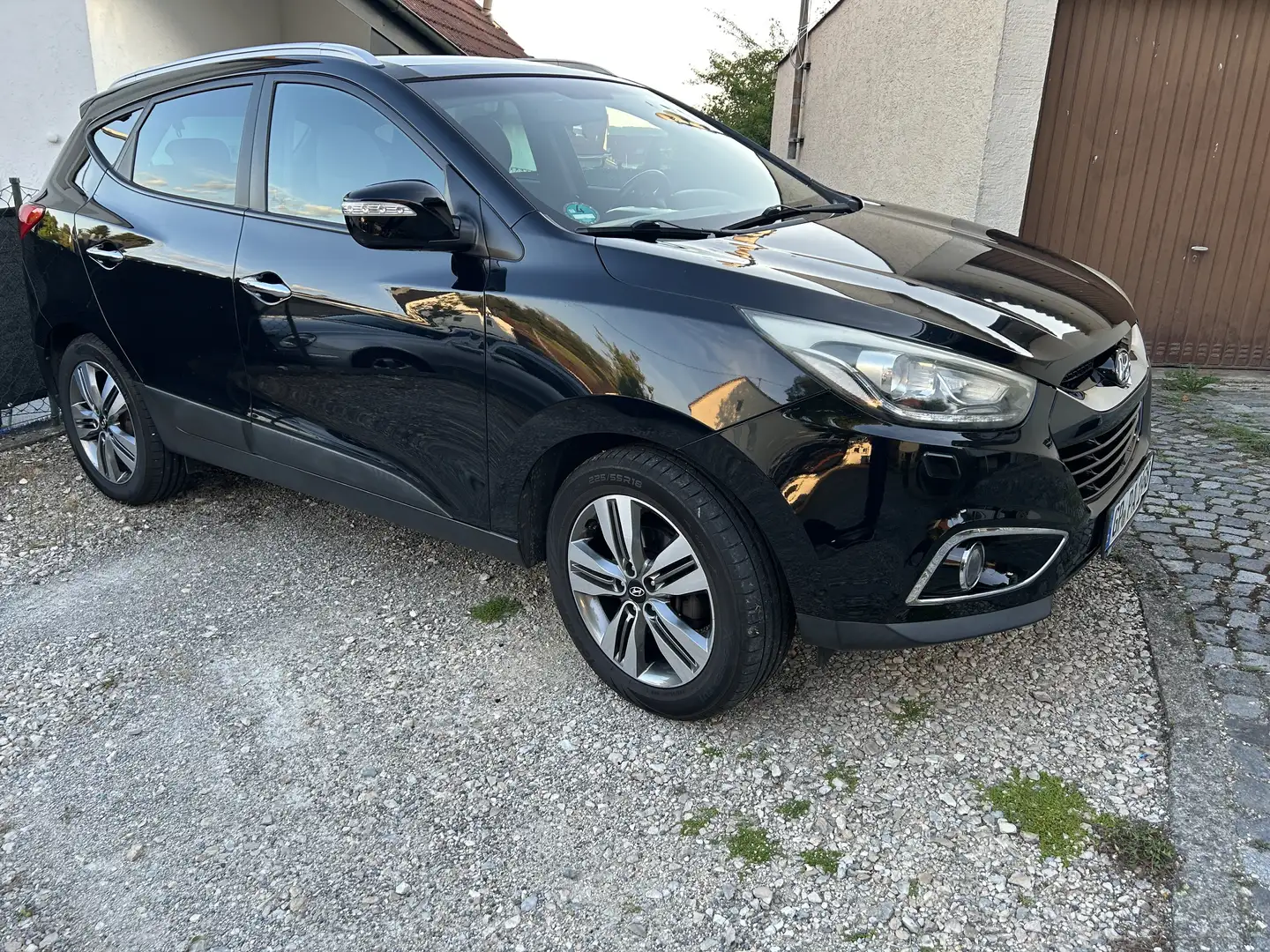 Hyundai iX35 2.0 CRDi 4WD Automatik Style Schwarz - 2