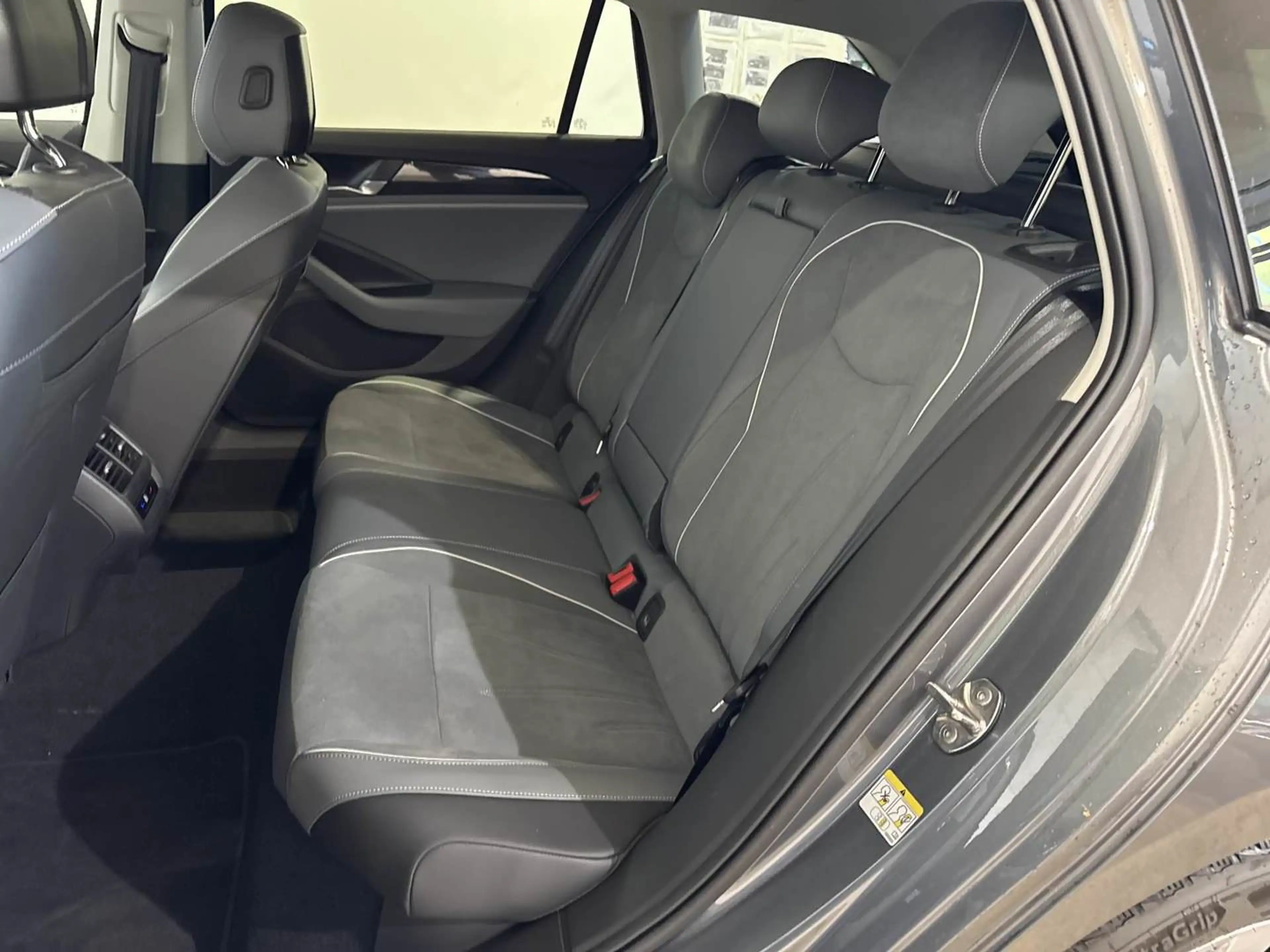Volkswagen Passat Variant 2.0 TDI DSG Business Leder LED Massage ACC HuD 8-fach — photo 8