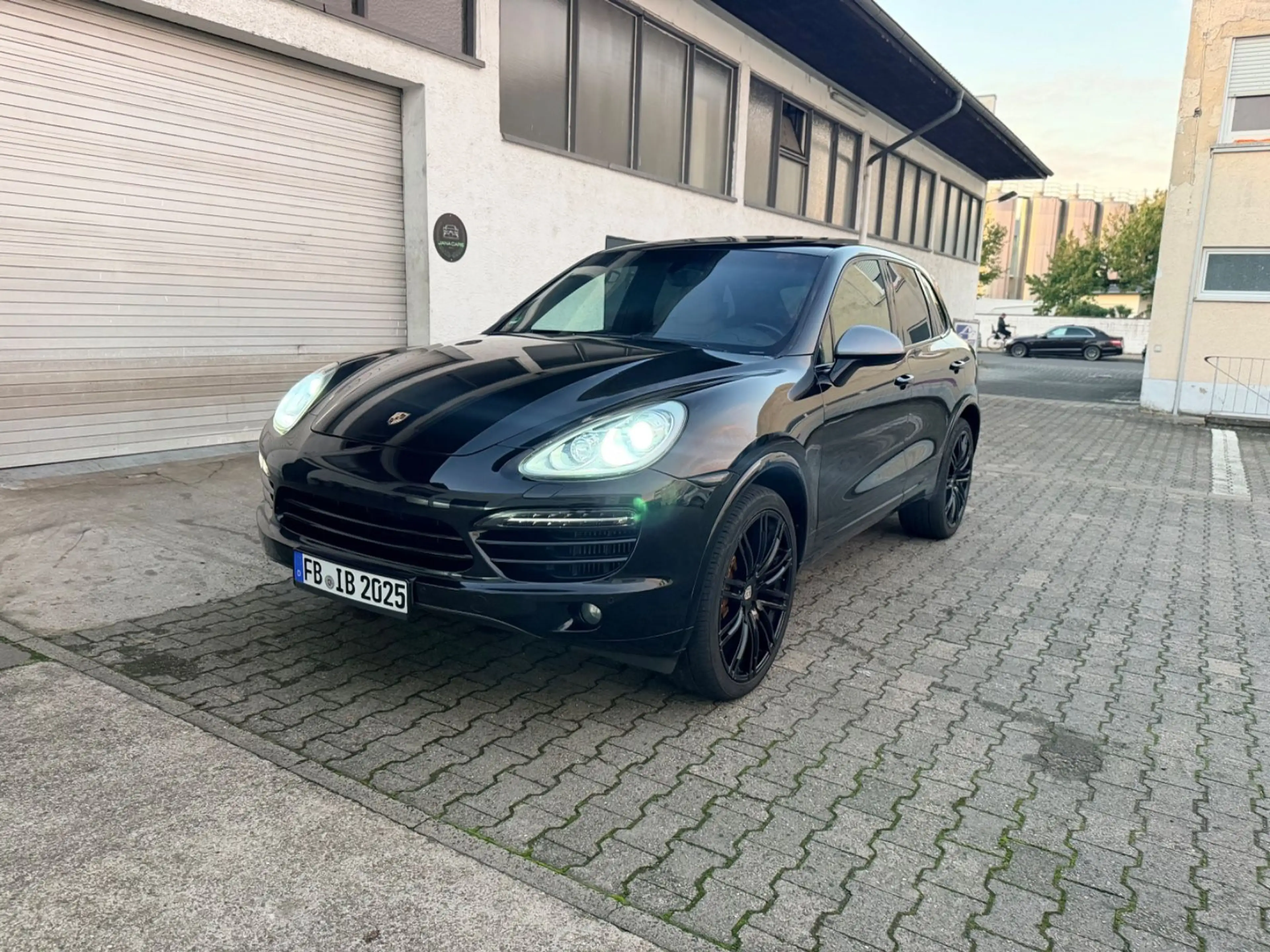 Porsche Cayenne Diesel Platinum Edition — photo 2