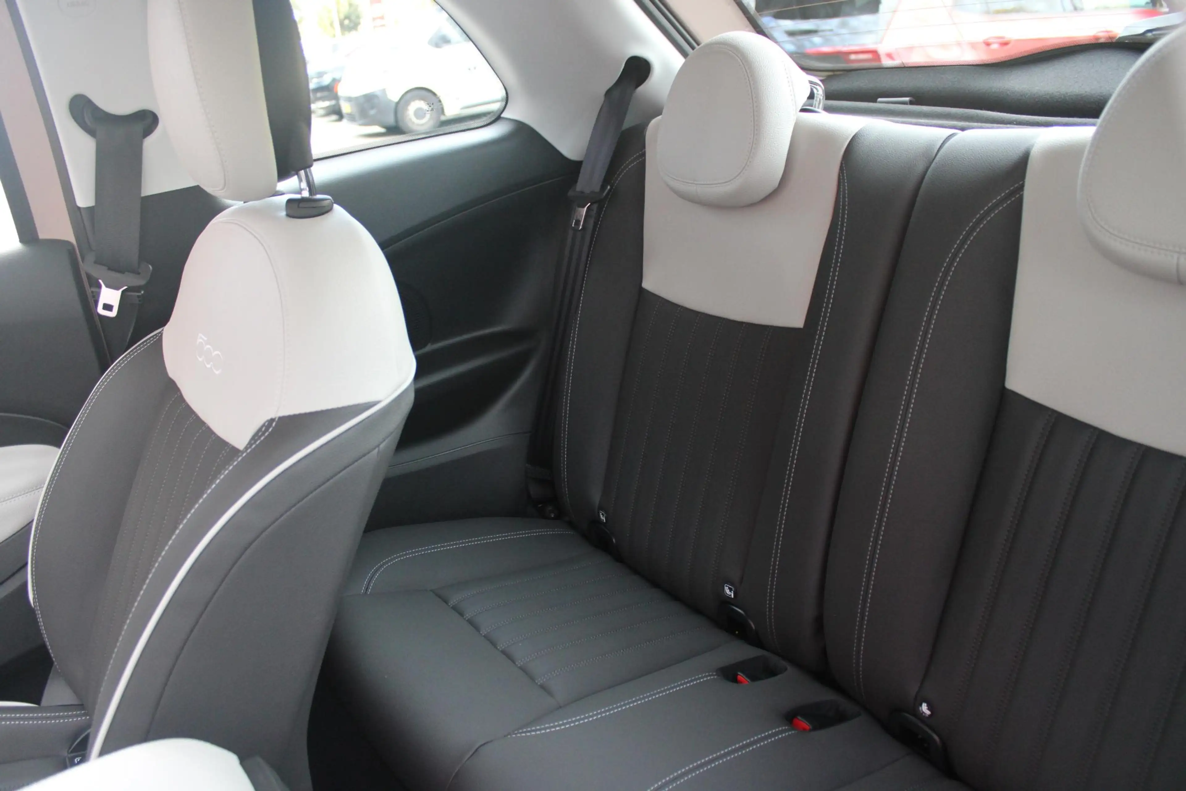 Fiat 500 1.0 Hybrid La Prima | PANORAMADAK | DRAADLOZE APPL — photo 8