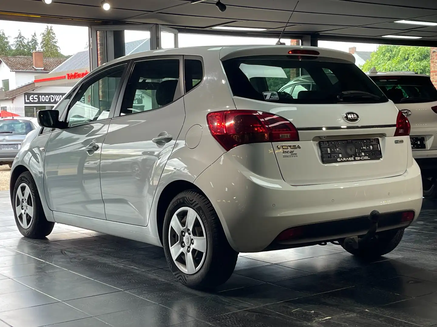 Kia Venga 1.6 CRDi*Garantie 1 An*1er Main*Navi Blanc - 2
