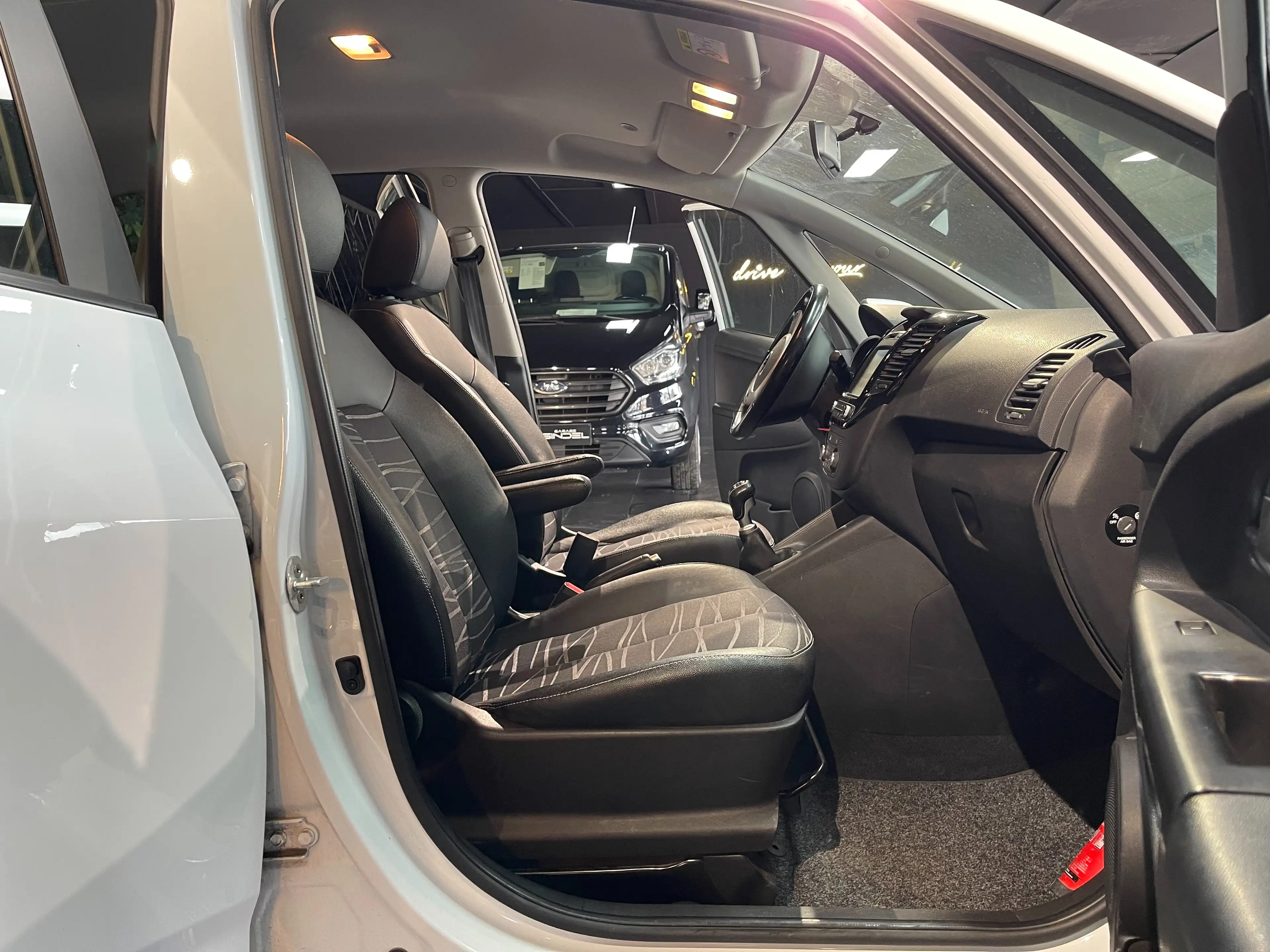 Kia Venga 1.6 CRDi / Gar 1 An / 1er Main / Navi — photo 8