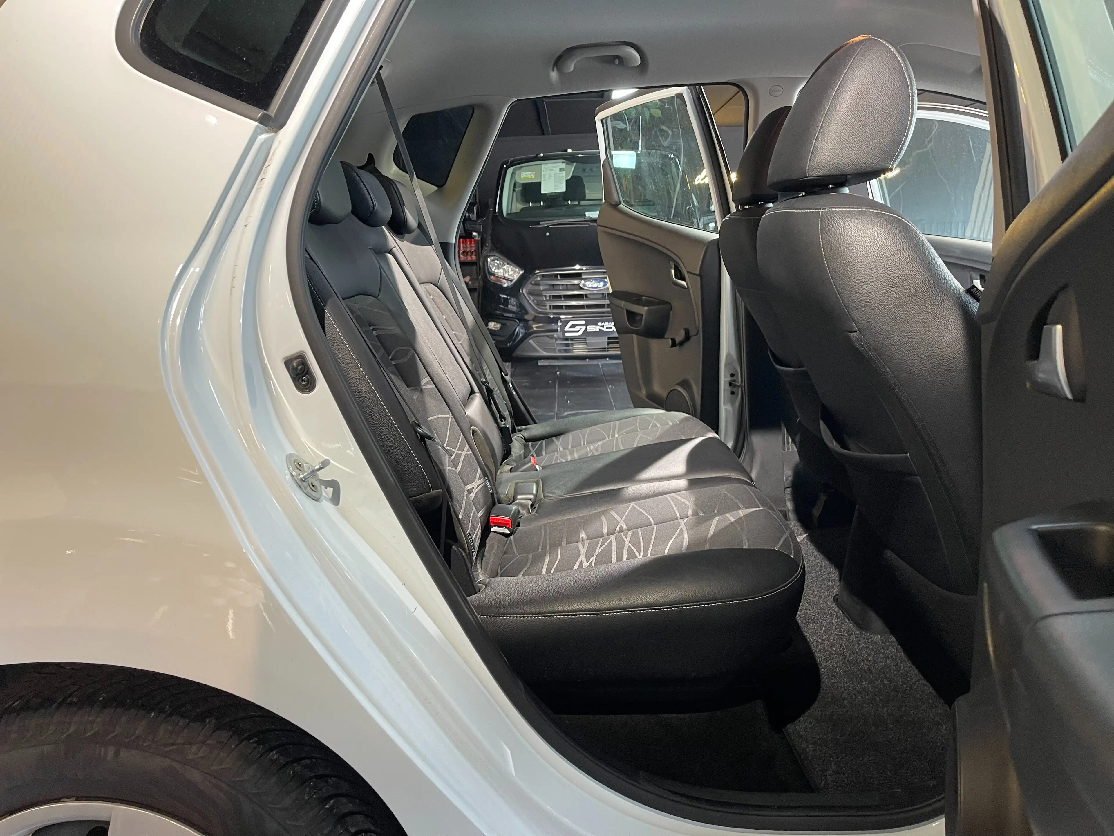 Kia Venga 1.6 CRDi / Gar 1 An / 1er Main / Navi — photo 5