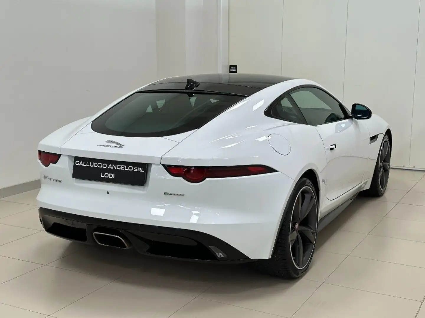 Jaguar F-Type 2.0 aut. Coupé R-Dynamic Weiß - 2