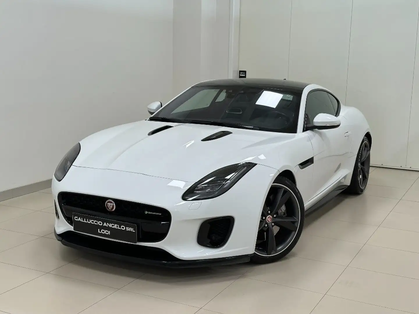 Jaguar F-Type 2.0 aut. Coupé R-Dynamic Weiß - 1
