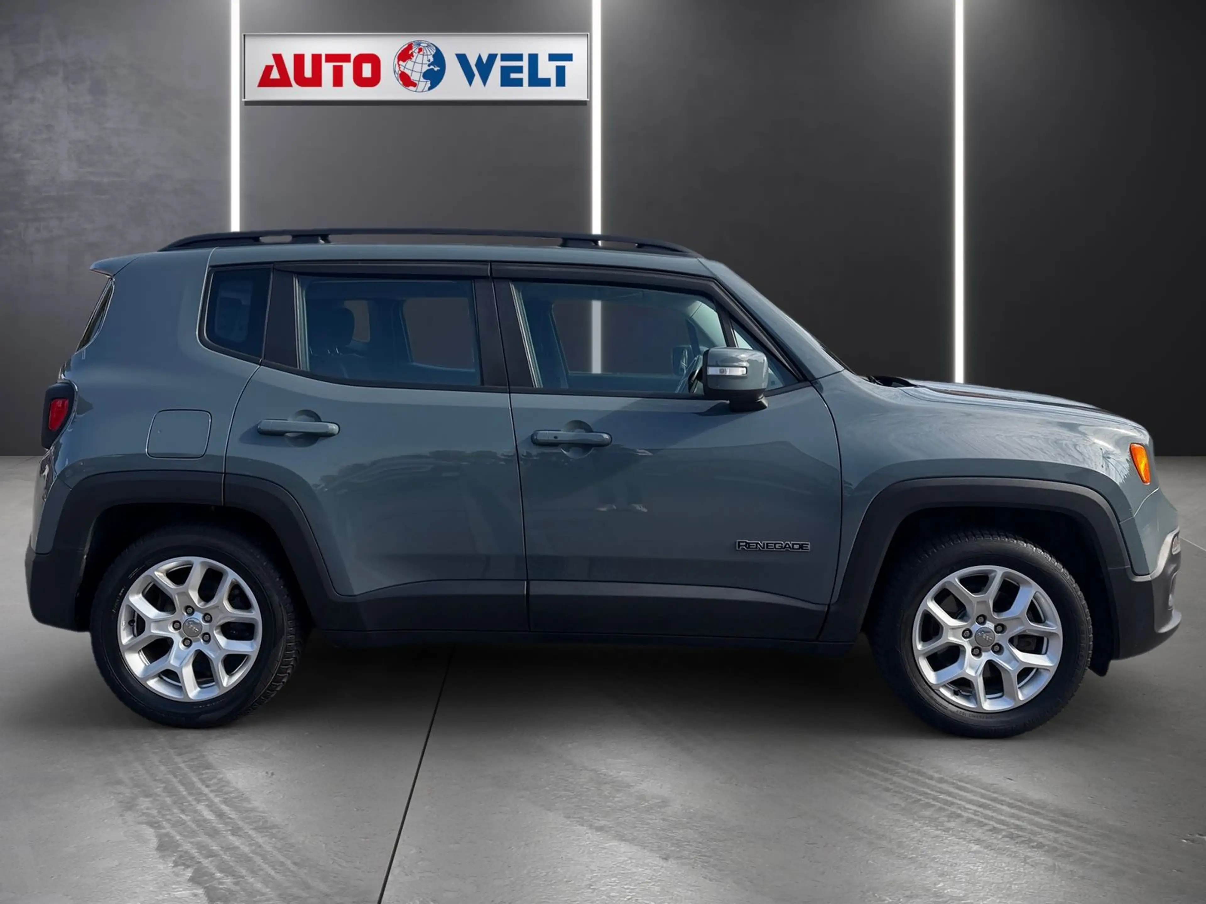 Jeep Renegade 1.6 Dawn Of Justice Navi AHK PDC USB — photo 3