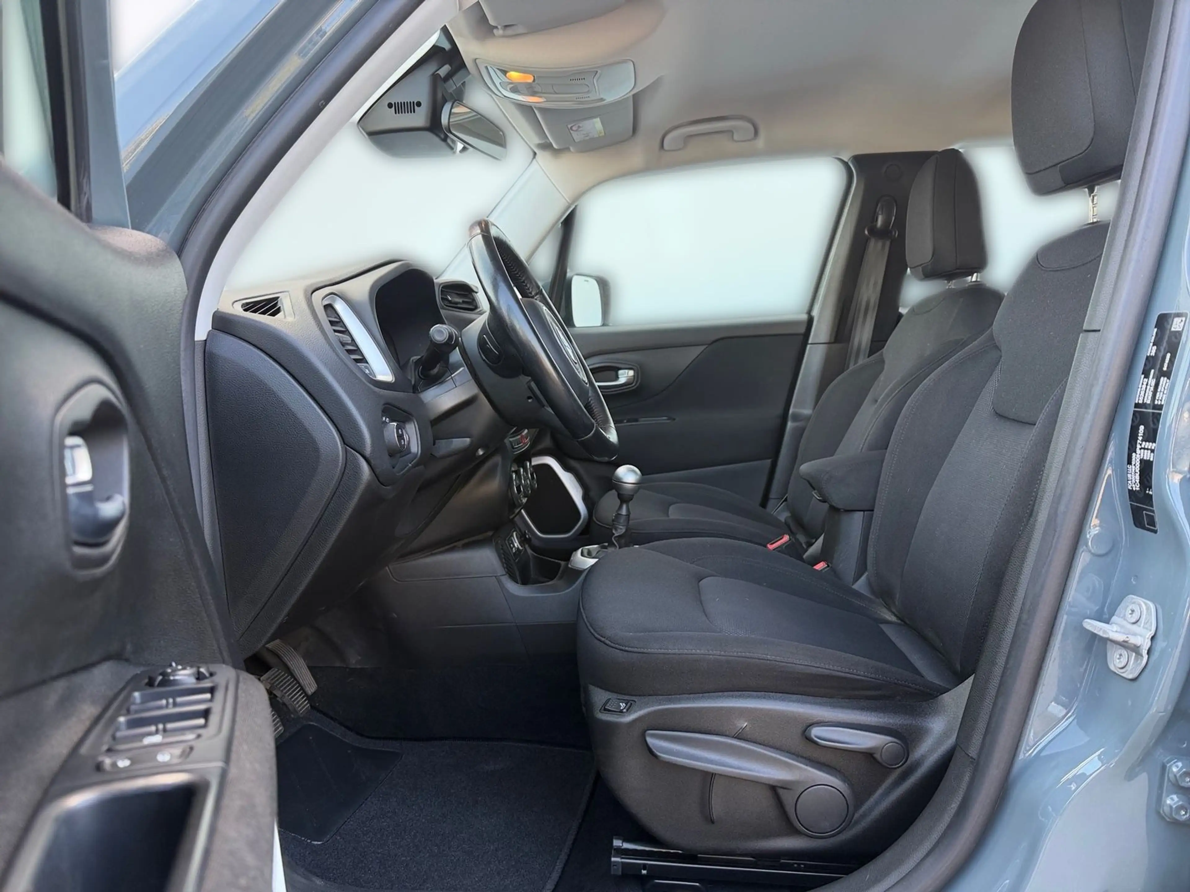 Jeep Renegade 1.6 Dawn Of Justice Navi AHK PDC USB — photo 10