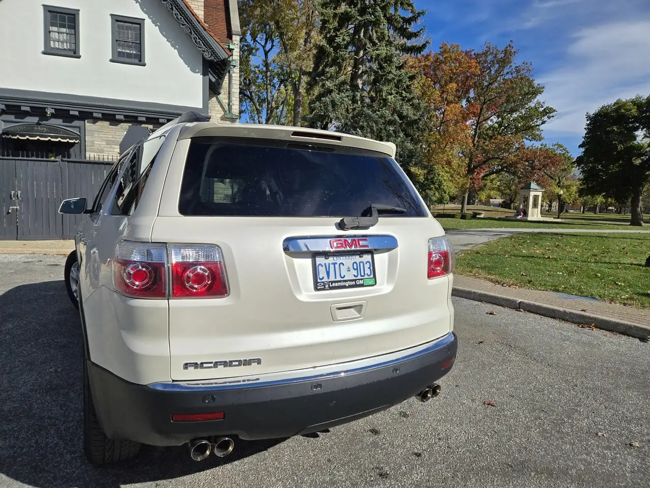 GMC Acadia снимка GMC Acadia