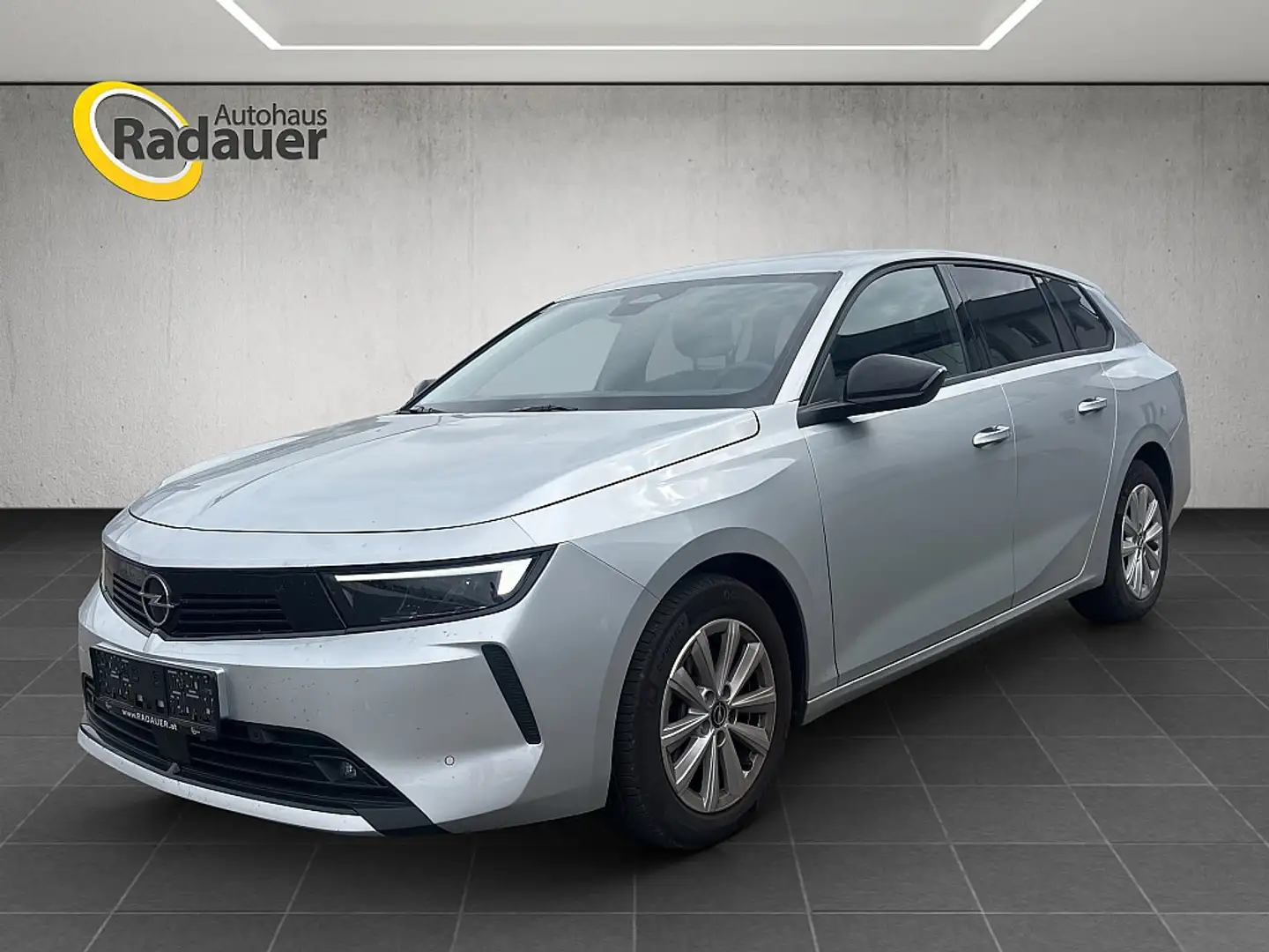 Opel Astra ST 1,2 Turbo Edition Aut. Silber - 1