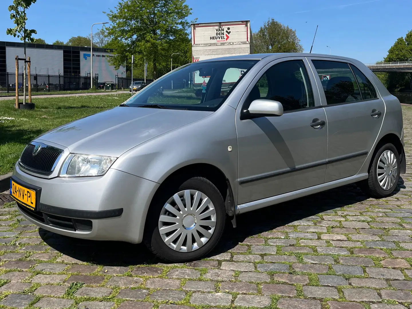 Skoda Fabia Fabia 1.4-16V Choice Plateado - 1