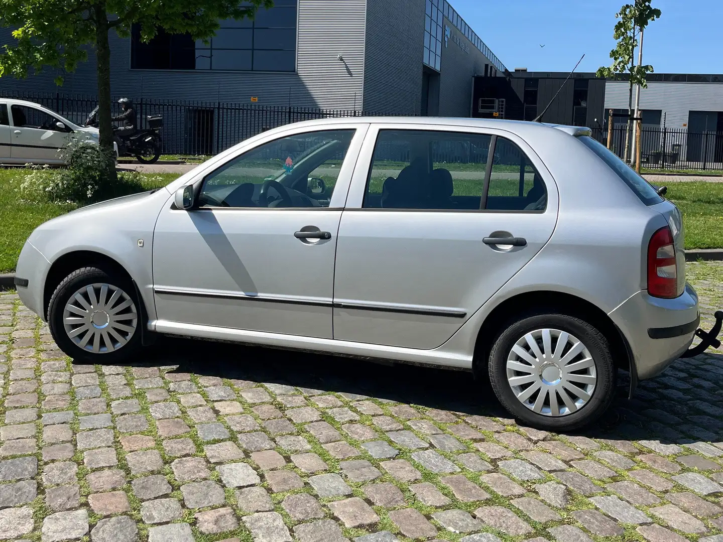 Skoda Fabia Fabia 1.4-16V Choice Plateado - 2