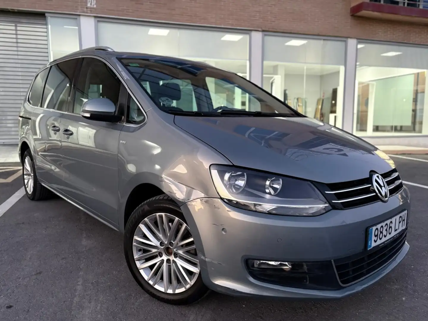 Volkswagen Sharan 2.0TDI Sport 4Motion 140 Gris - 1