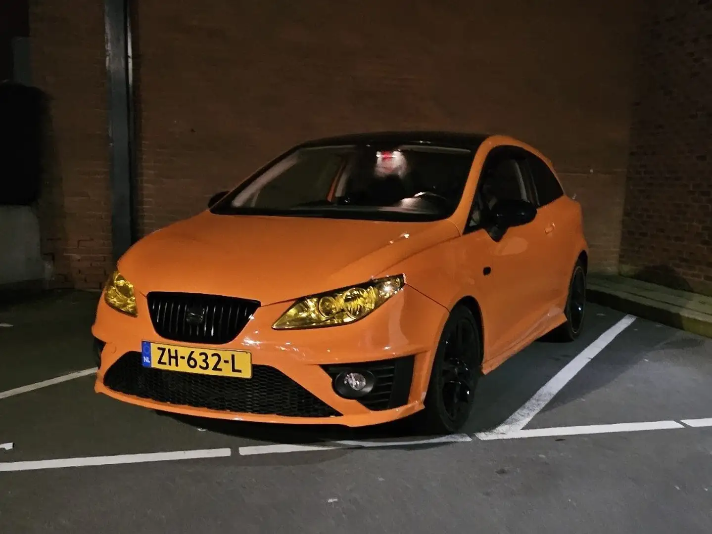 SEAT Ibiza 1.6-16V 25 Edit. II Oranje - 1