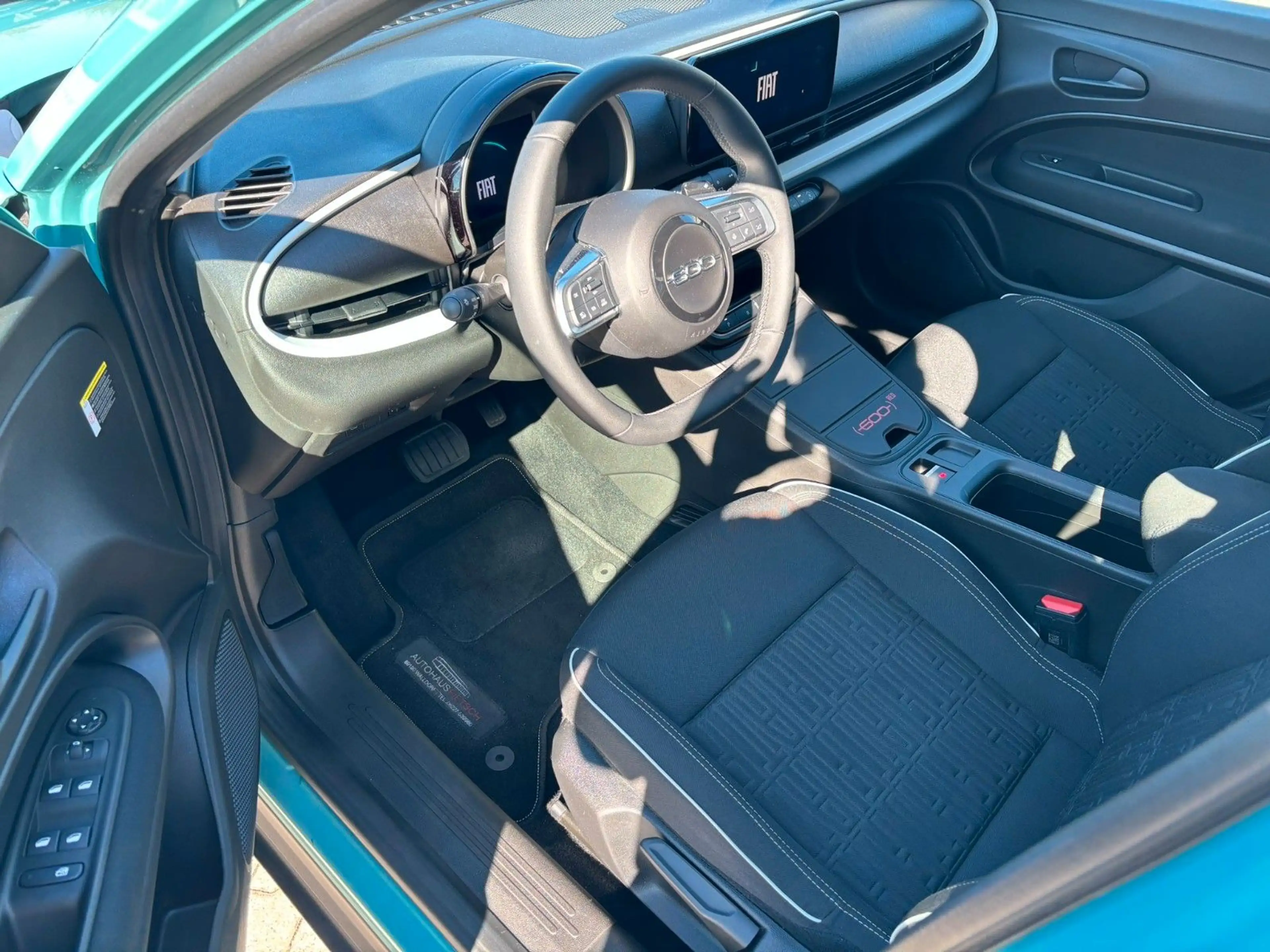 Fiat 600 Hybrid 125-Jahre-Edition — photo 9