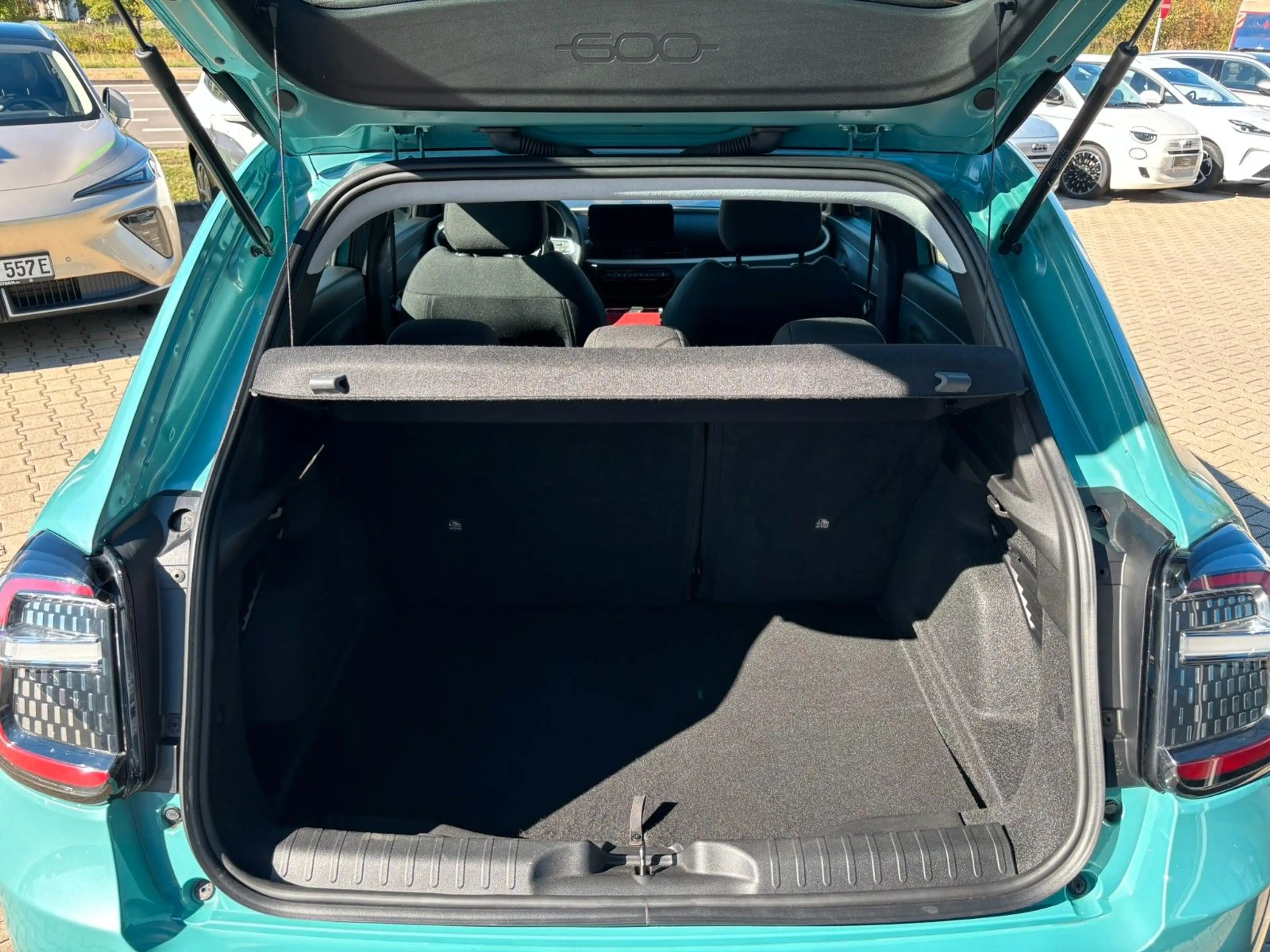 Fiat 600 Hybrid 125-Jahre-Edition — photo 5