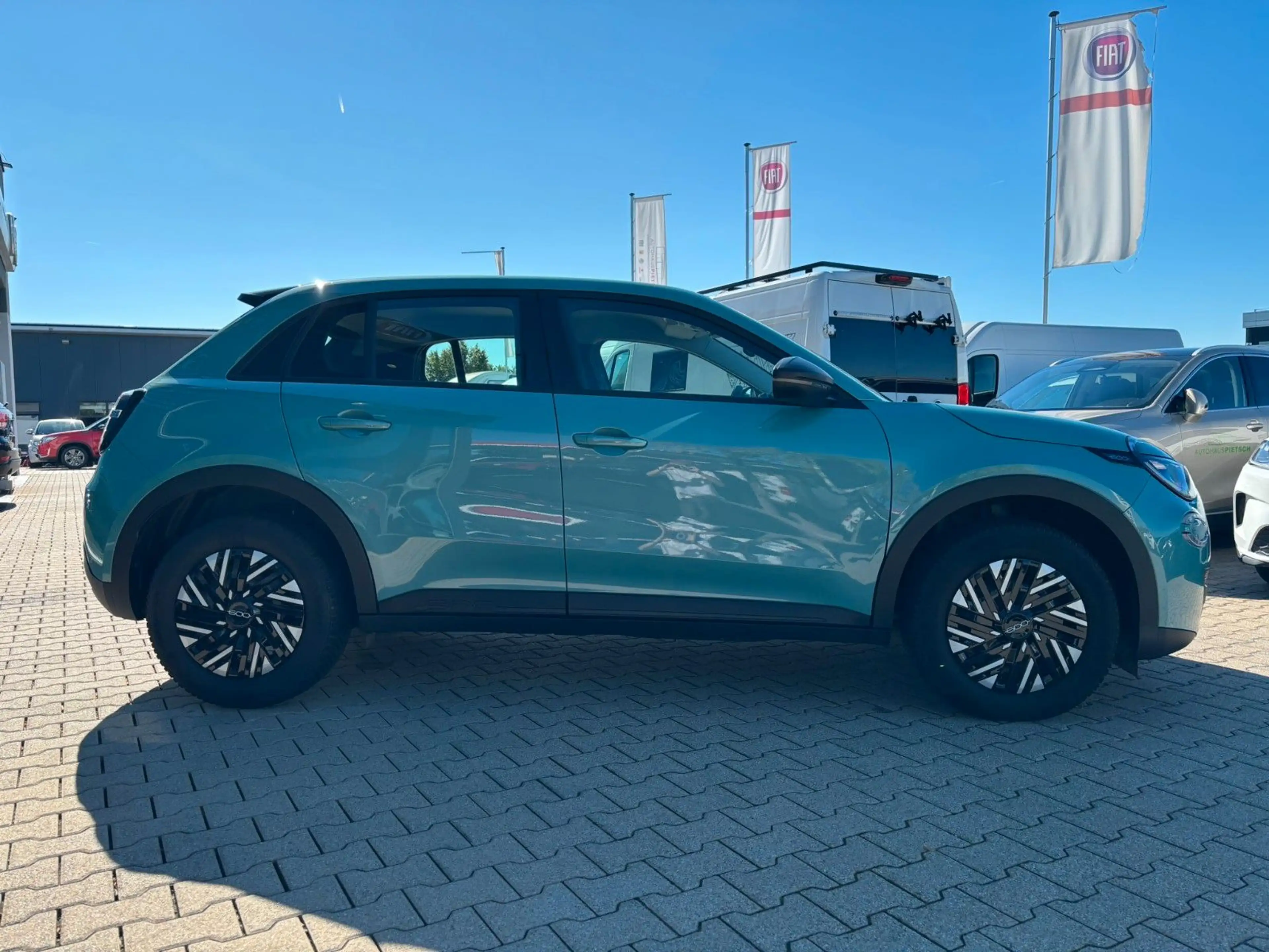 Fiat 600 Hybrid 125-Jahre-Edition — photo 4