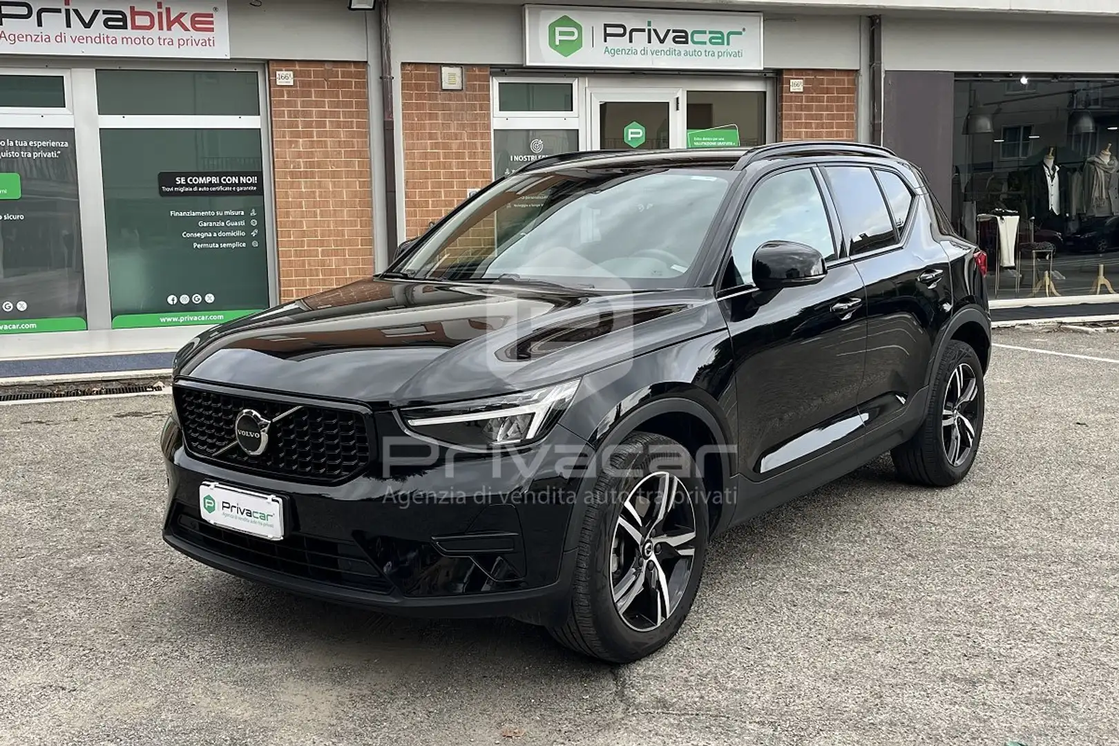 Volvo XC40 XC40 B3 automatico Plus Dark Nero - 1